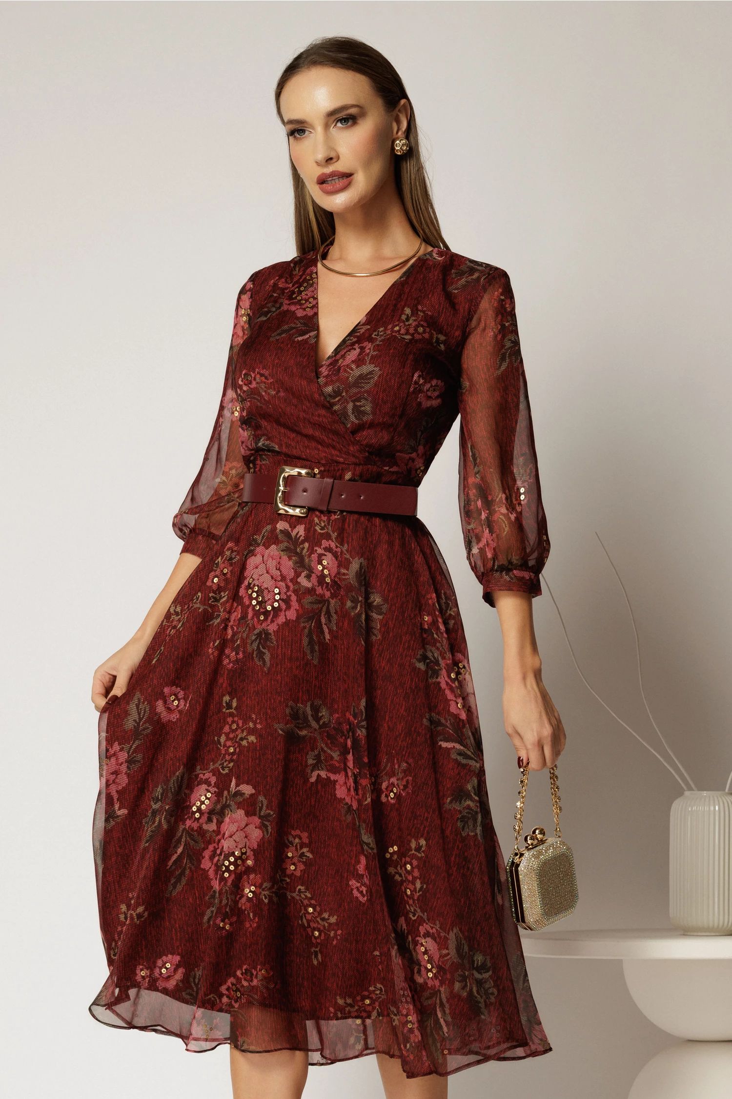 Rochie DY Fashion midi din voal bordo cu imprimeu roze si decolteu petrecut