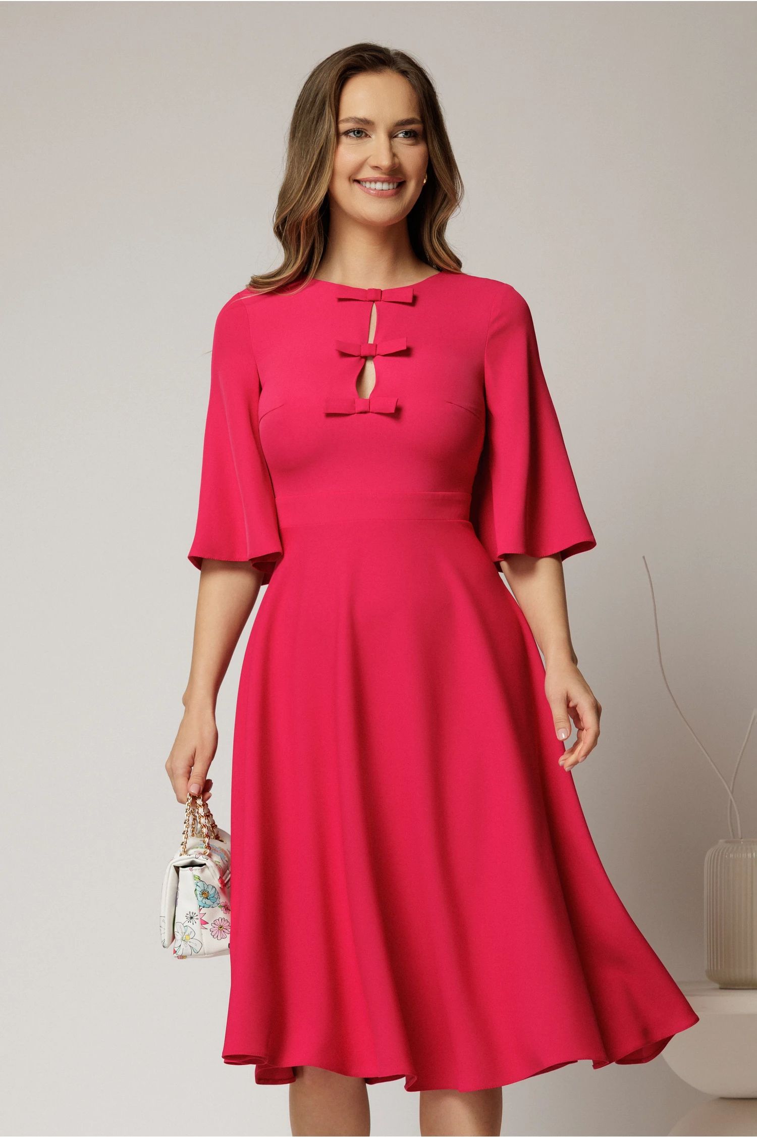 Rochie DY Fashion midi fucsia cu maneci evazate si funde pe bust