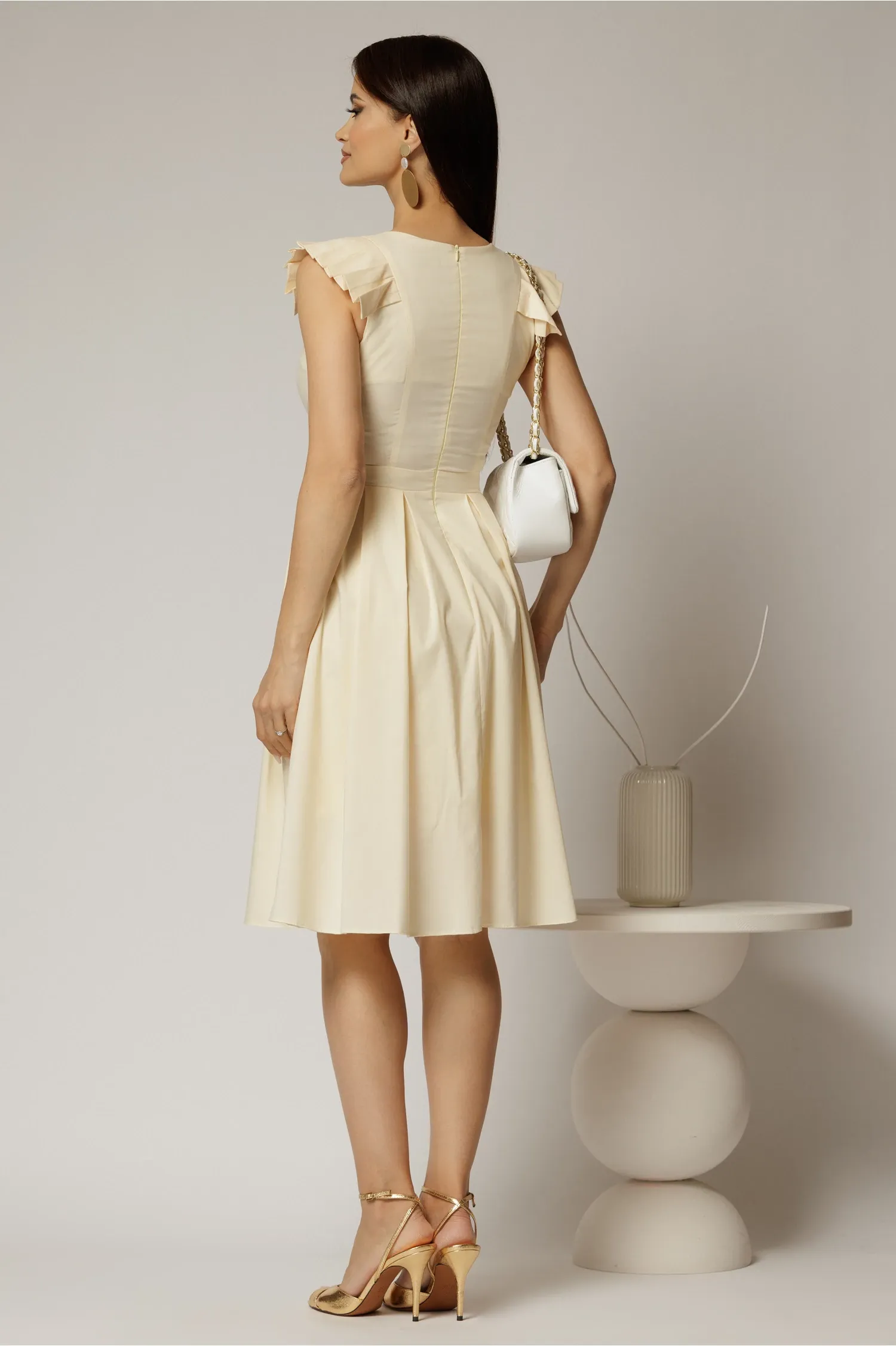 Rochie DY Fashion midi galbena din poplin in clos cu volane la umeri 2