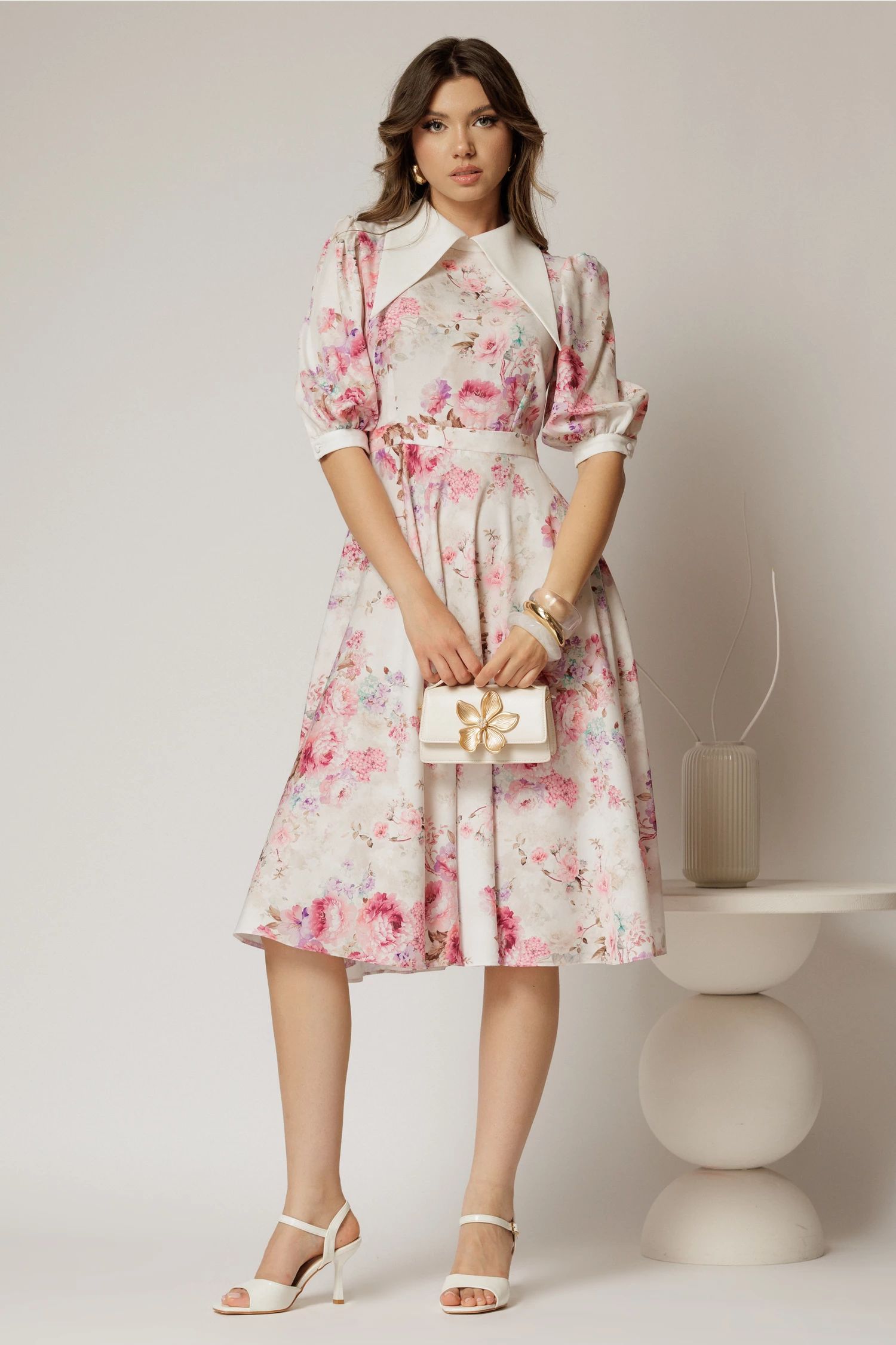 Rochie DY Fashion midi imprimeu floral roz cu guler ascutit si maneci bufante