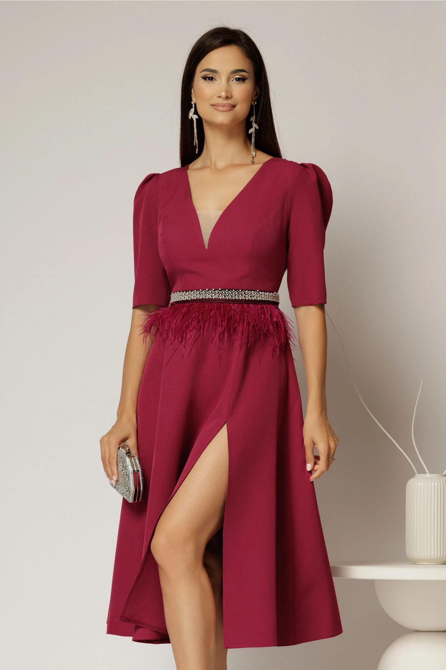 Rochie DY Fashion midi magenta cu cordon cu pene si perle in talie