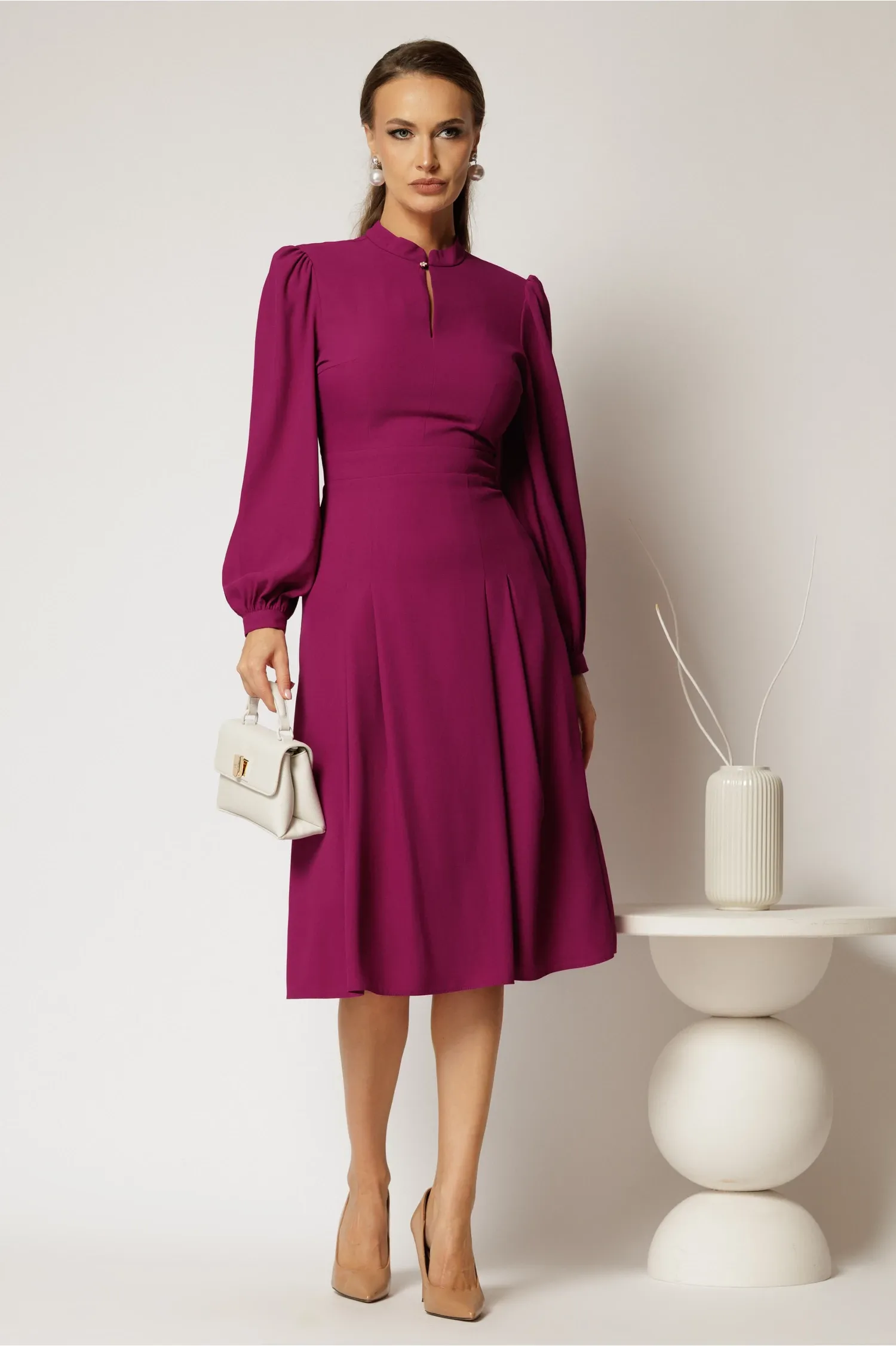 Rochie DY Fashion midi magenta cu decupaj la decolteu si pliuri pe fusta 3