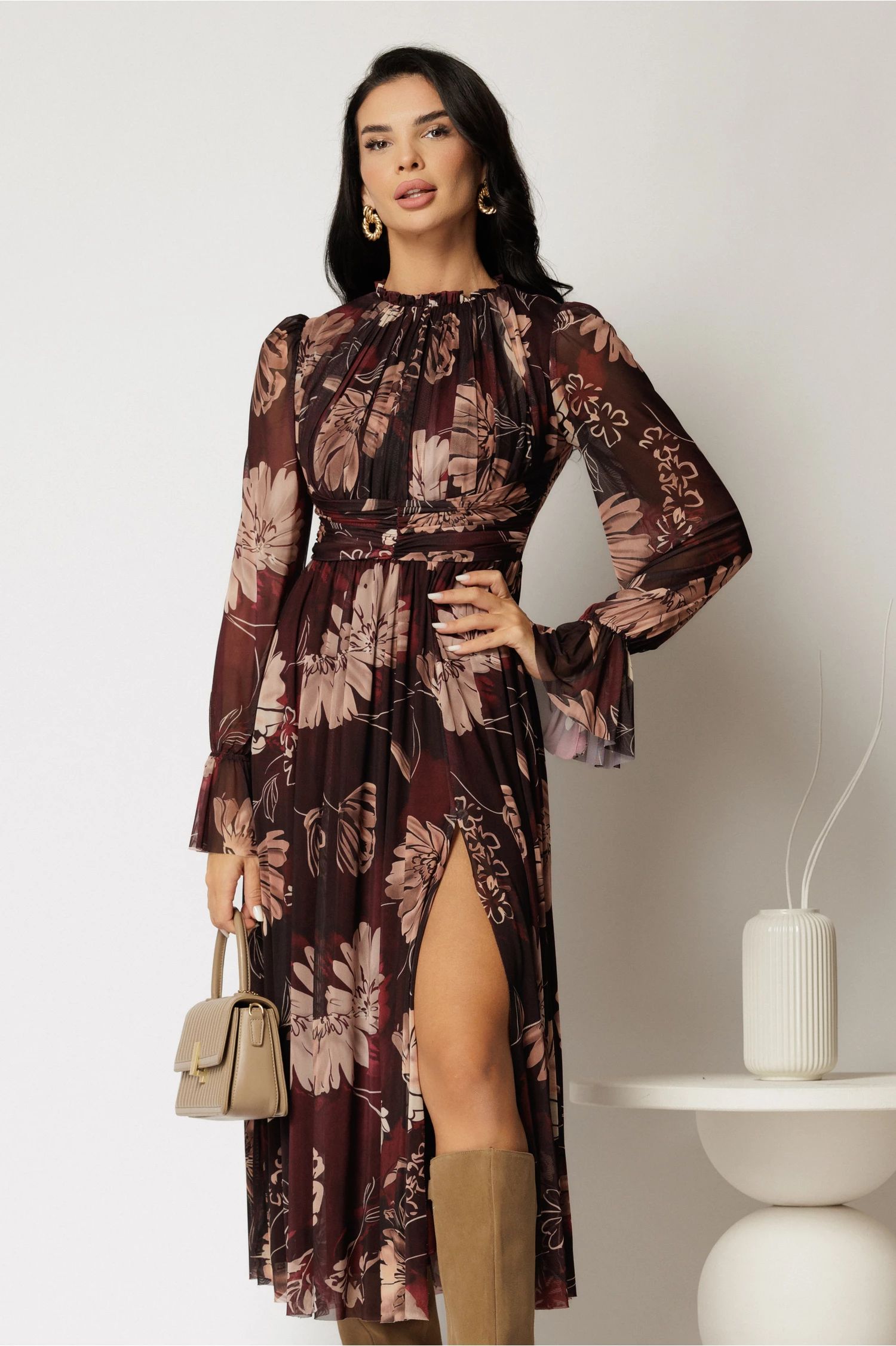 Rochie DY Fashion midi maro cu imprimeu din tulle fin in clos cu crapatura pe picior