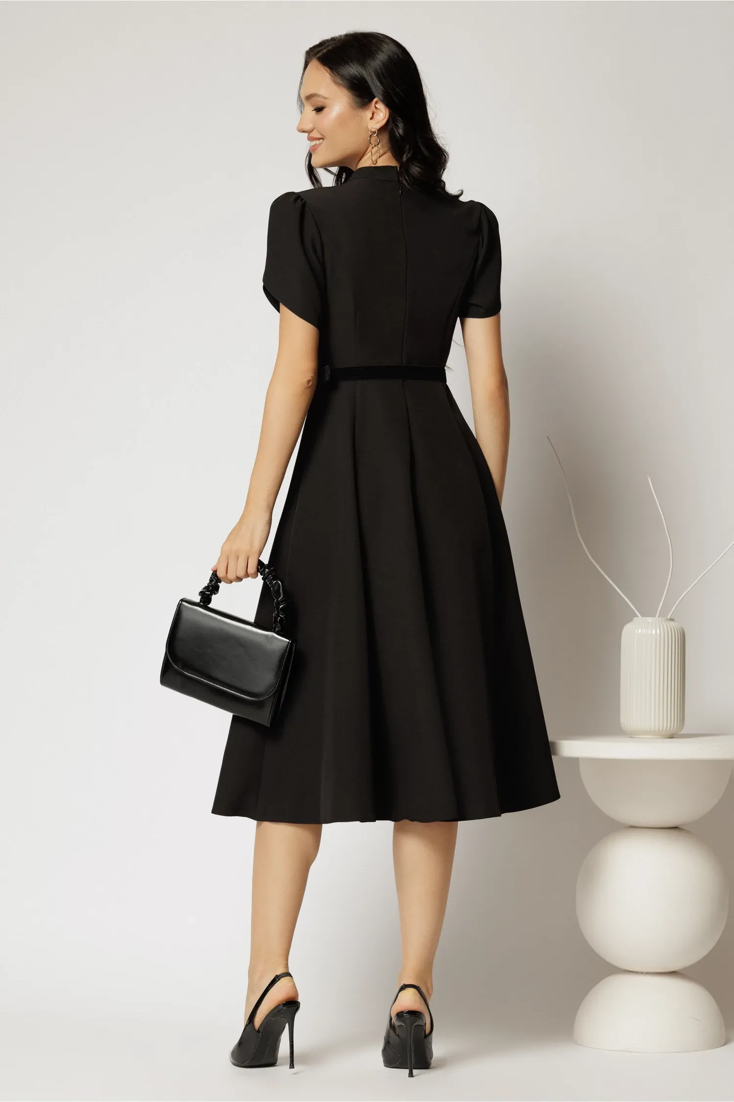 Rochie DY Fashion midi neagra cu nasturi si maneci scurte lalea 2
