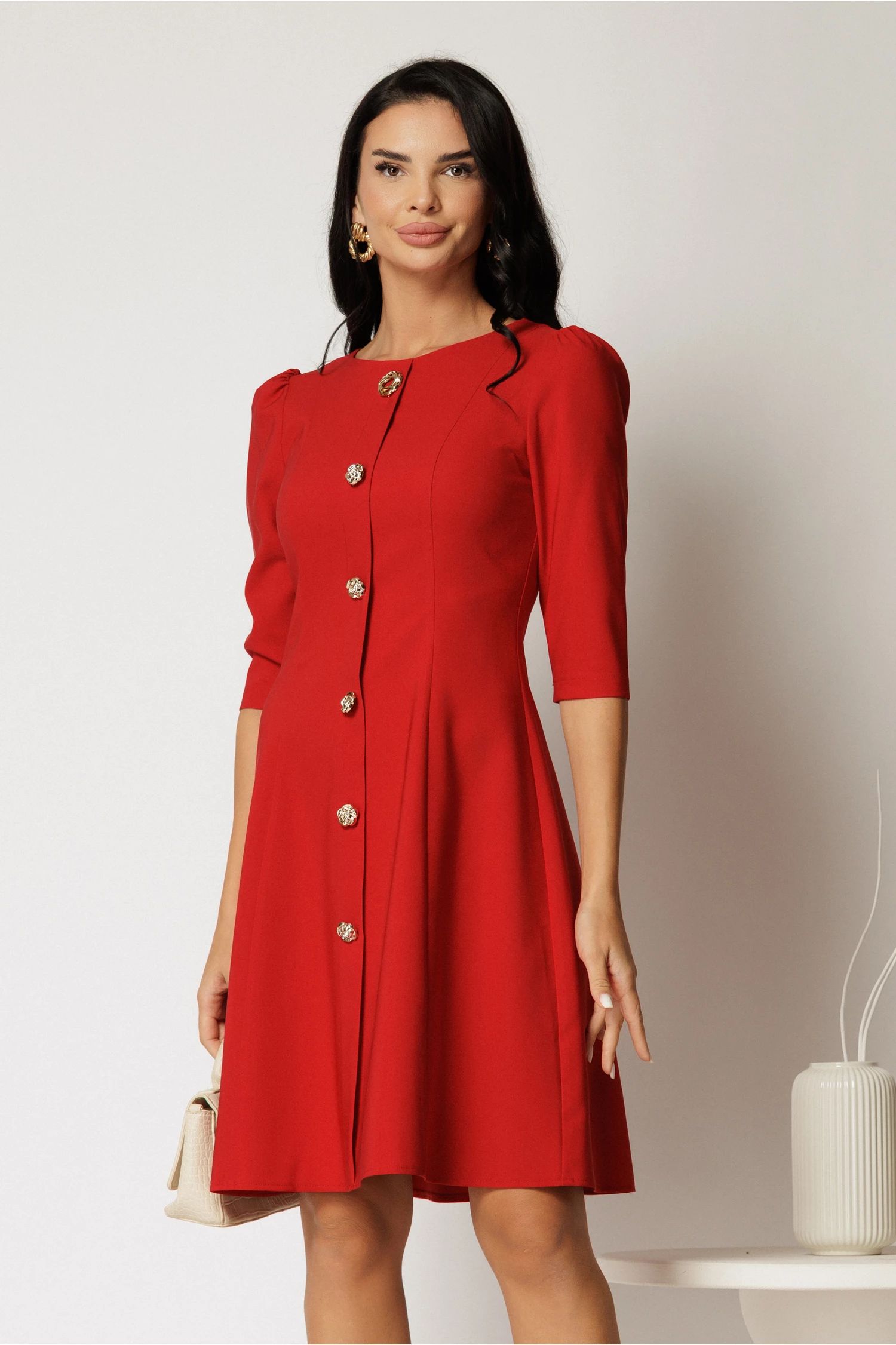 Rochie DY Fashion midi rosie cu nasturi aurii decorativi