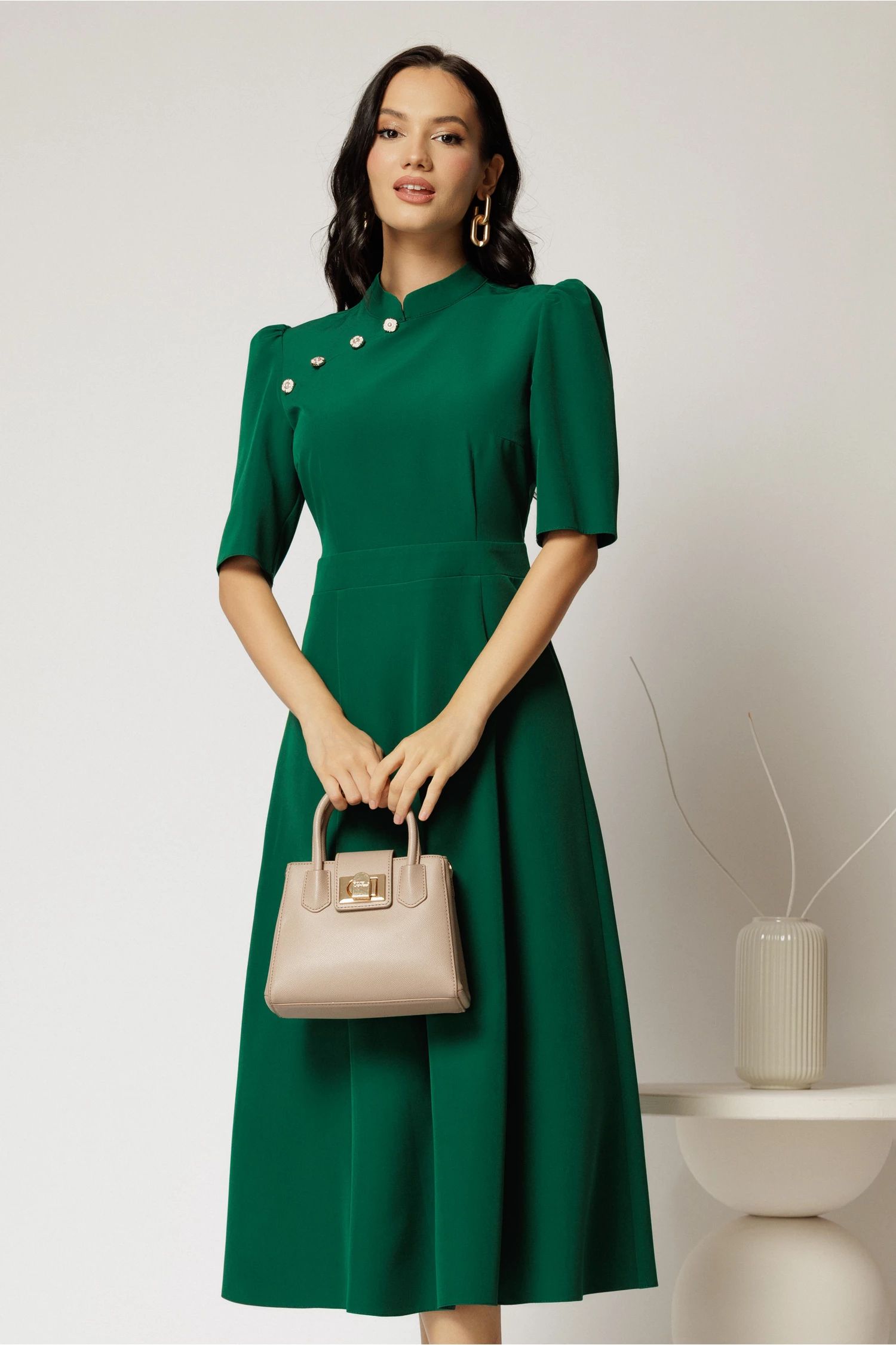 Rochie DY Fashion midi verde cu guler tunica si aplicatii la decolteu