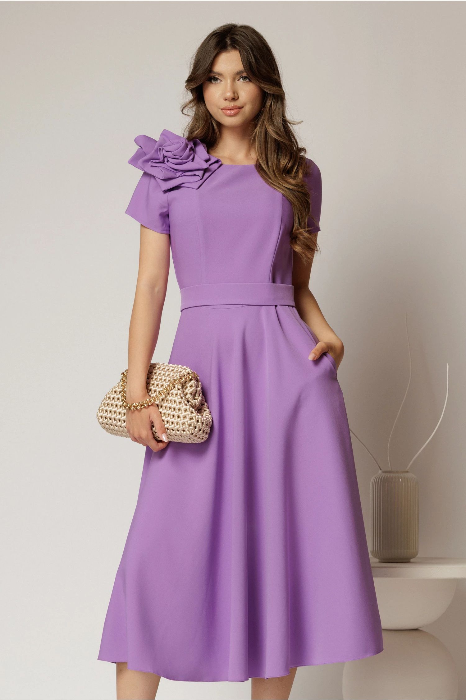 Rochie DY Fashion mov clos cu trandafir la umar si cordon detasabil