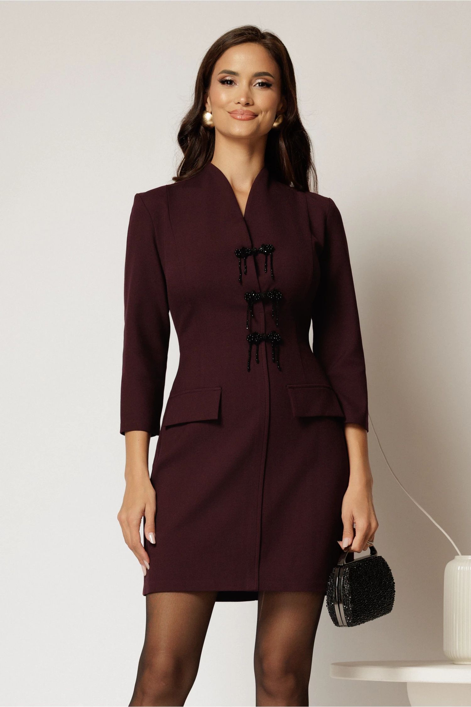 Rochie DY Fashion mov pruna cu croi cambrat si funde din margele