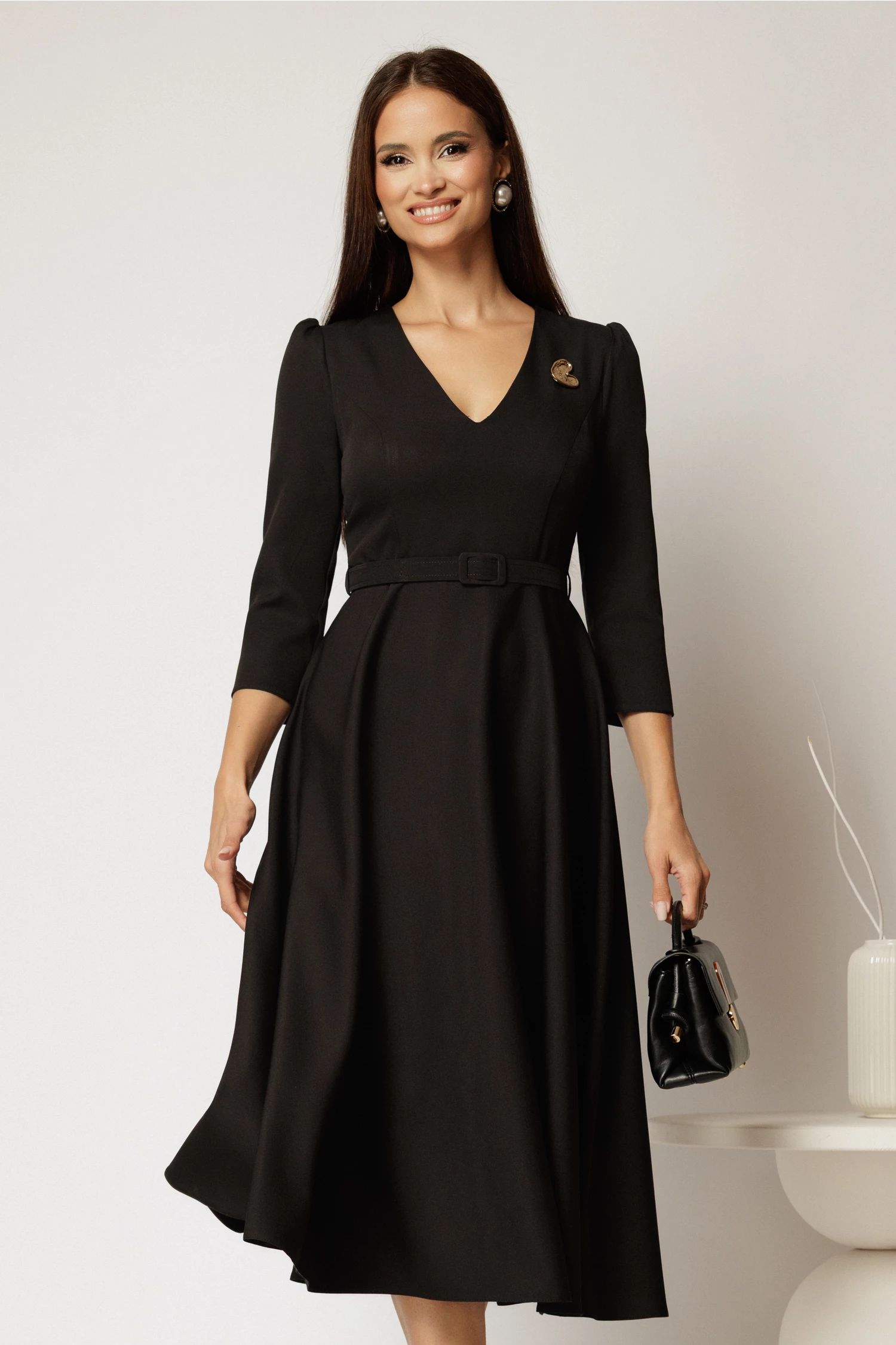 Rochie DY Fashion neagra clos cu decolteu V si curea in talie