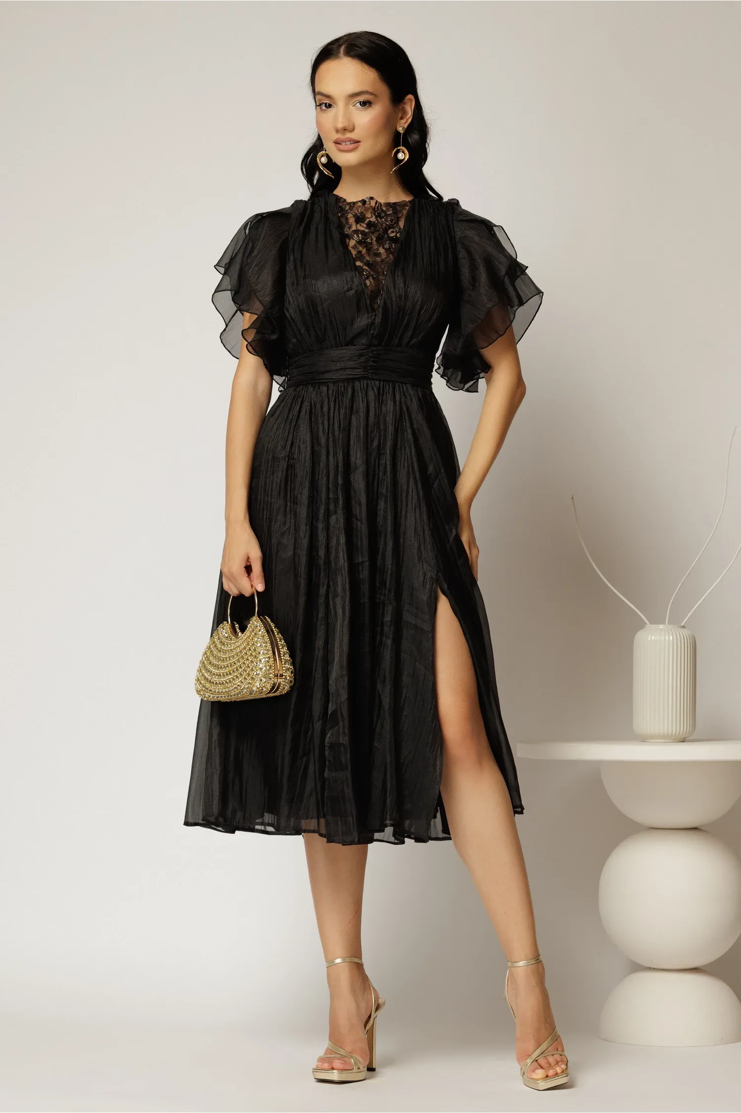 Rochie DY Fashion neagra din voal creponat si insertii de dantela la bust 3