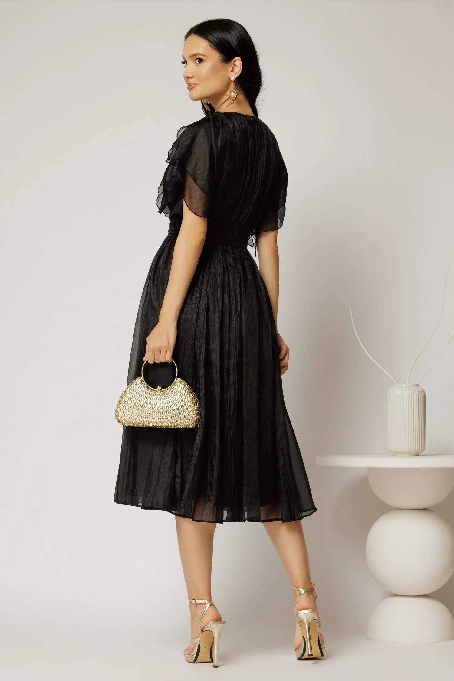 Rochie DY Fashion neagra din voal creponat si insertii de dantela la bust 2