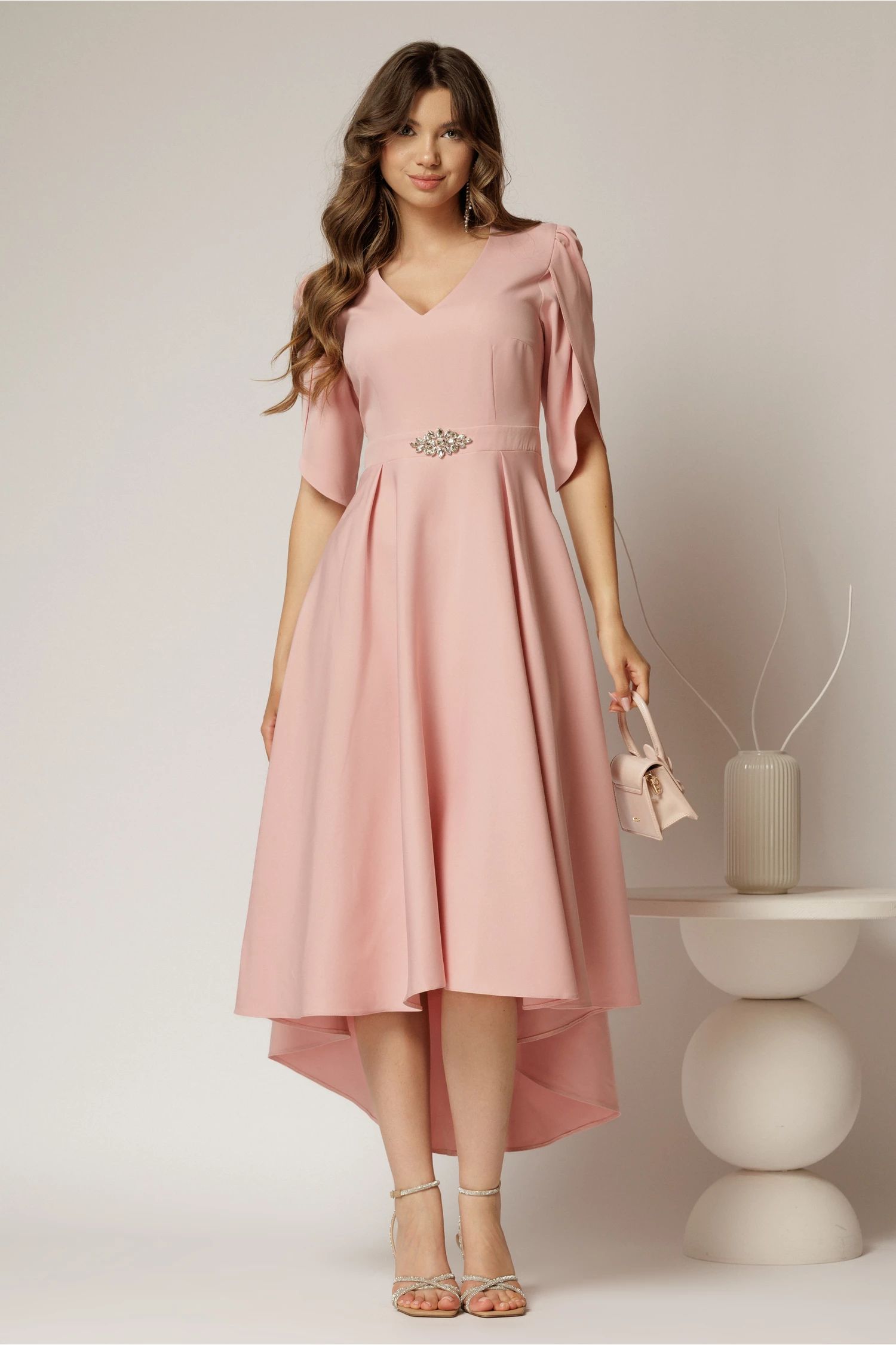 Rochie DY Fashion roz asimetrica cu maneci lalea si aplicatie pe talie