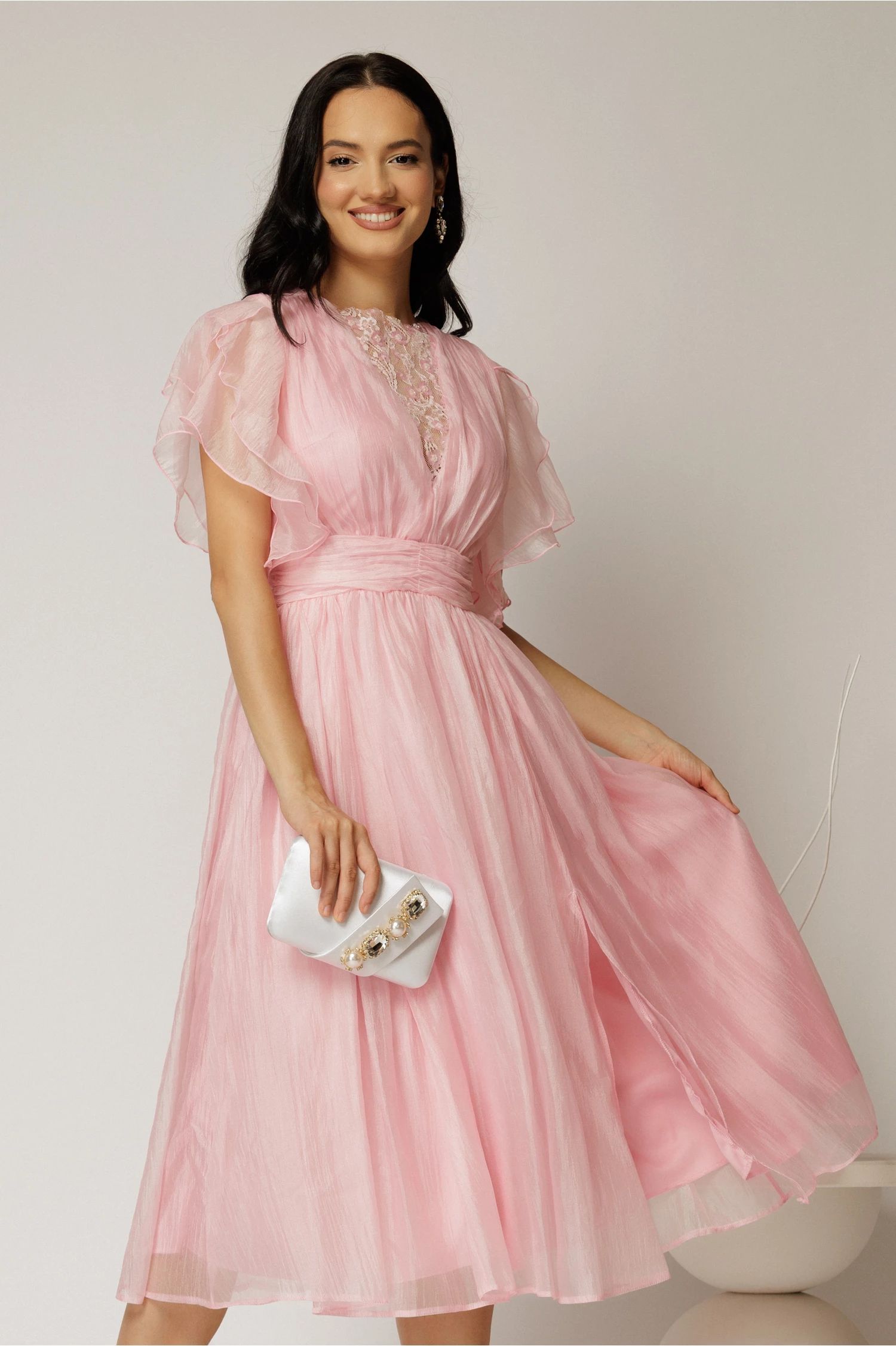 Rochie DY Fashion roz din voal creponat si insertii de dantela la bust