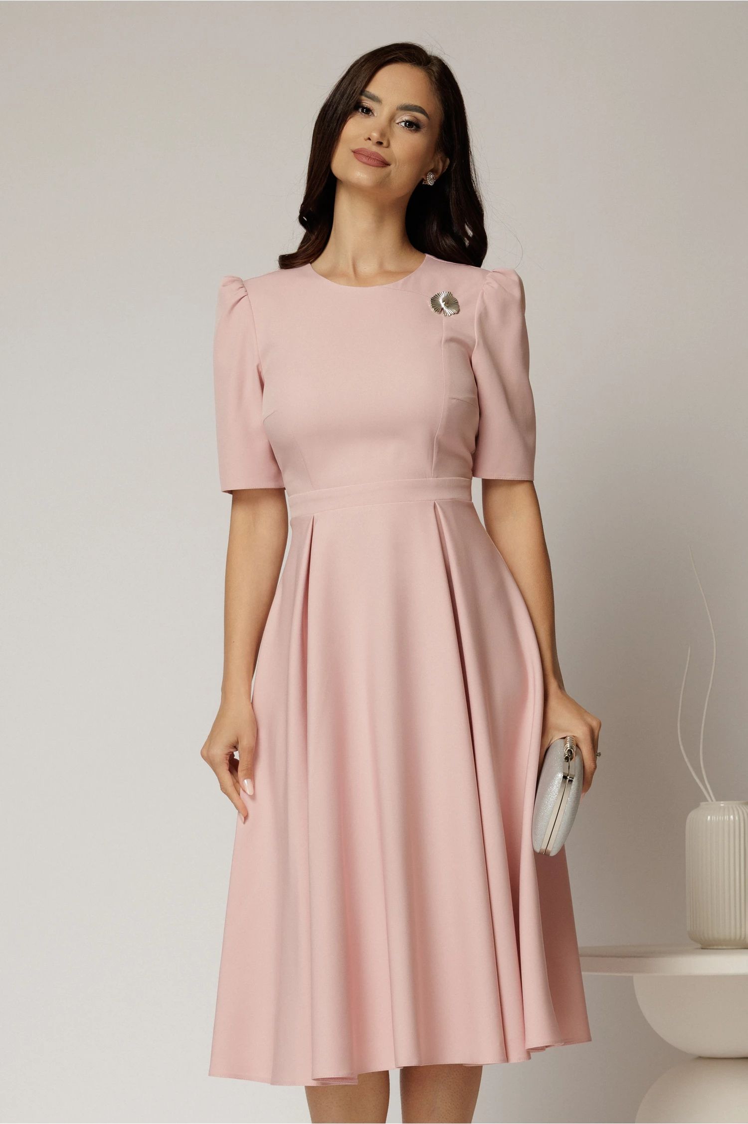 Rochie DY Fashion roz midi cu pliuri pe fusta si design cu detaliu la bust