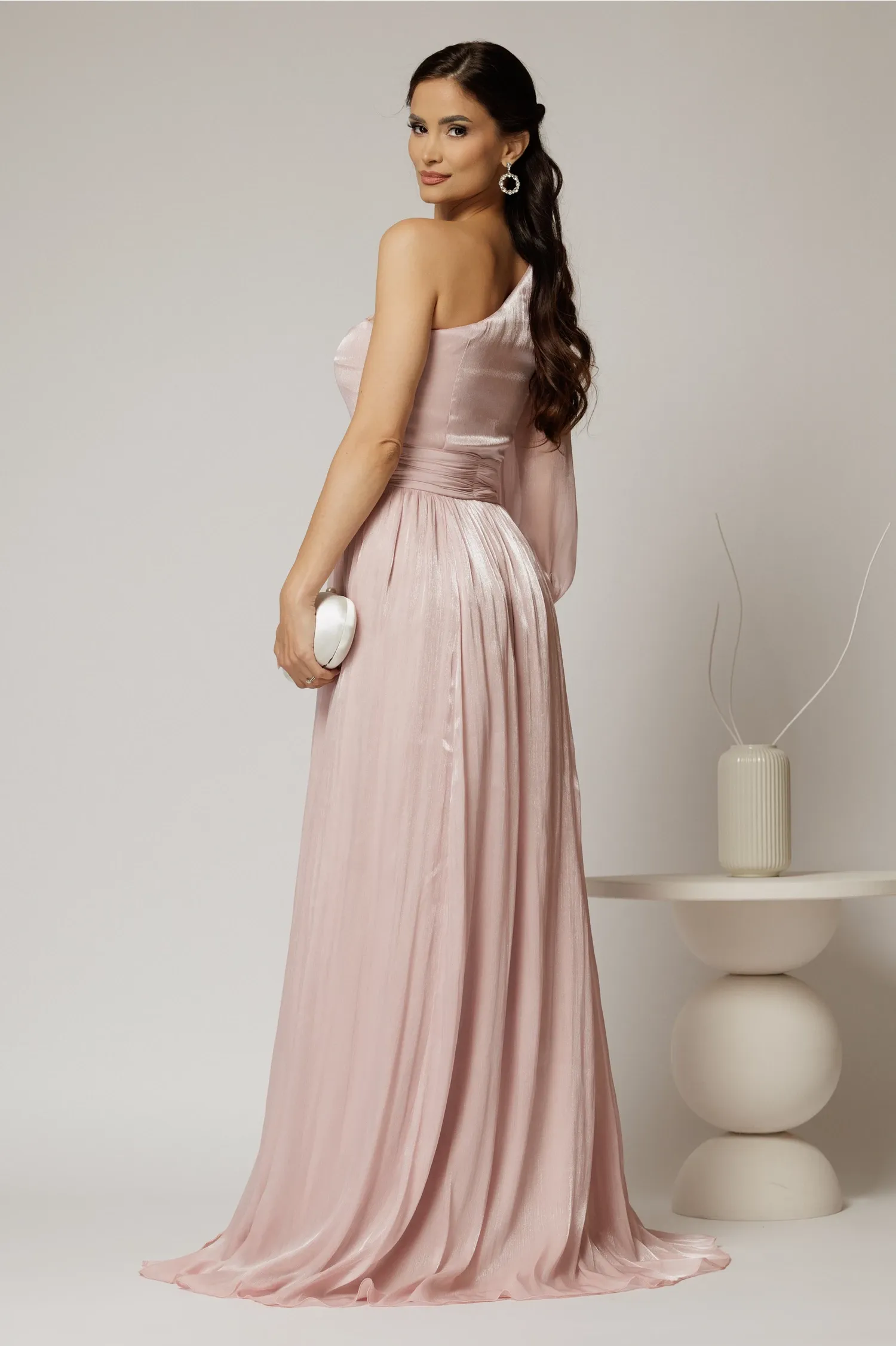Rochie DY Fashion roz pe un umar cu detaliu floral amplu din voal peliculizat 2