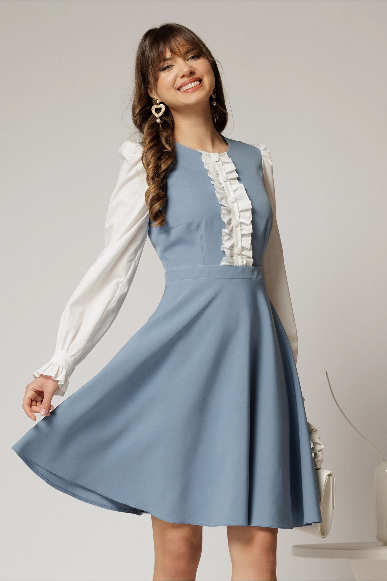 Rochie DY Fashion scurta bleu cu maneci lungi din poplin si volanase