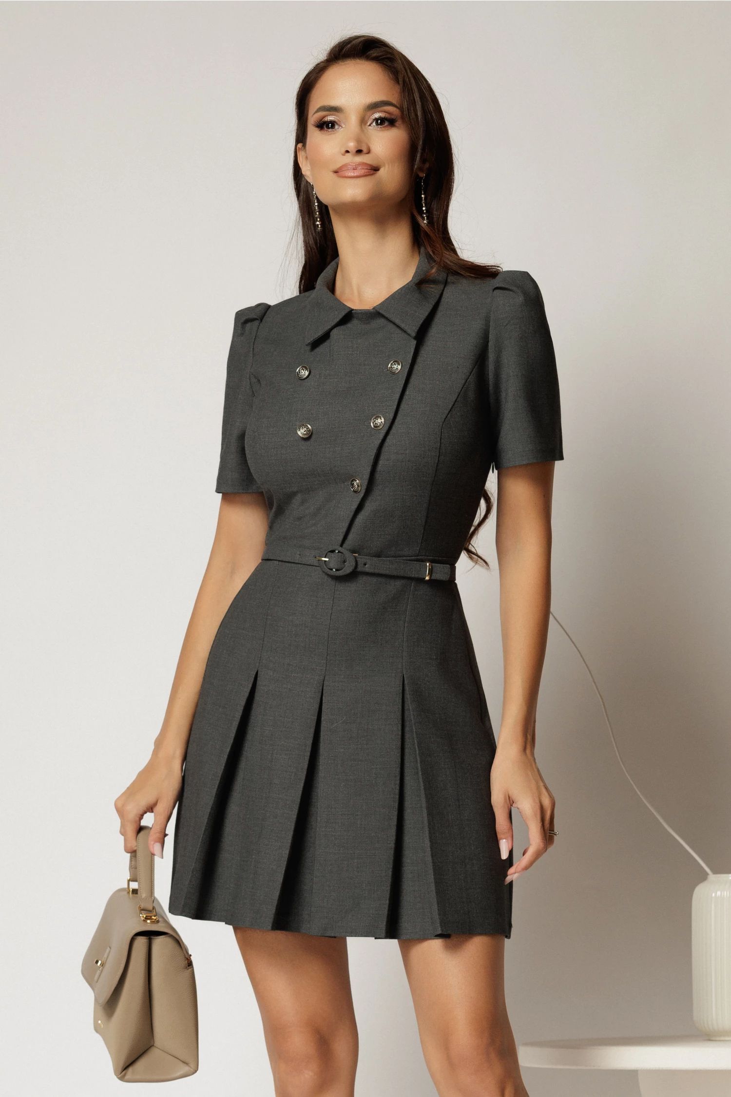 Rochie DY Fashion scurta gri cu rever si pliuri pe fusta