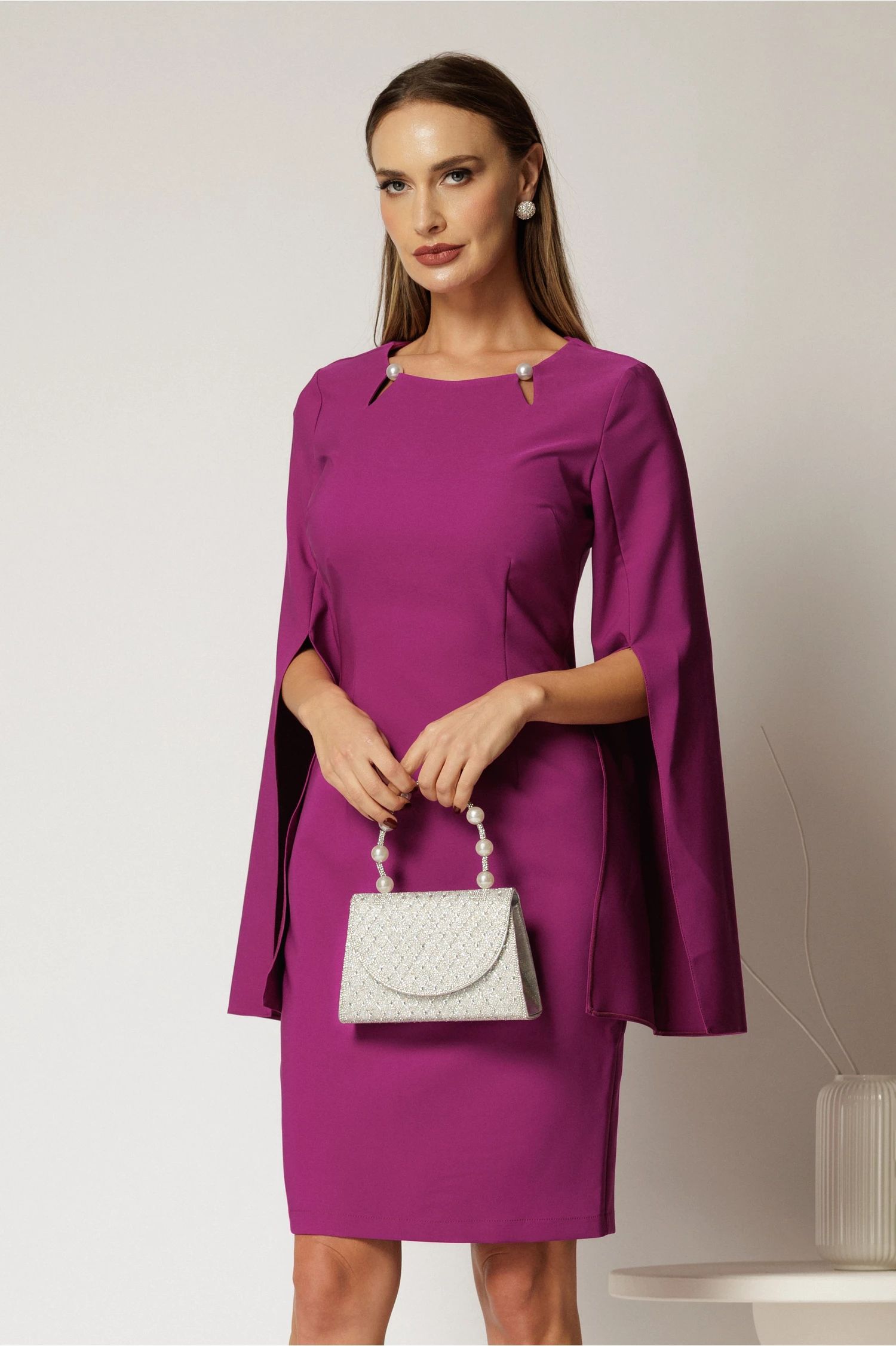 Rochie DY Fashion scurta magenta cu maneci crapate si perle la decolteu
