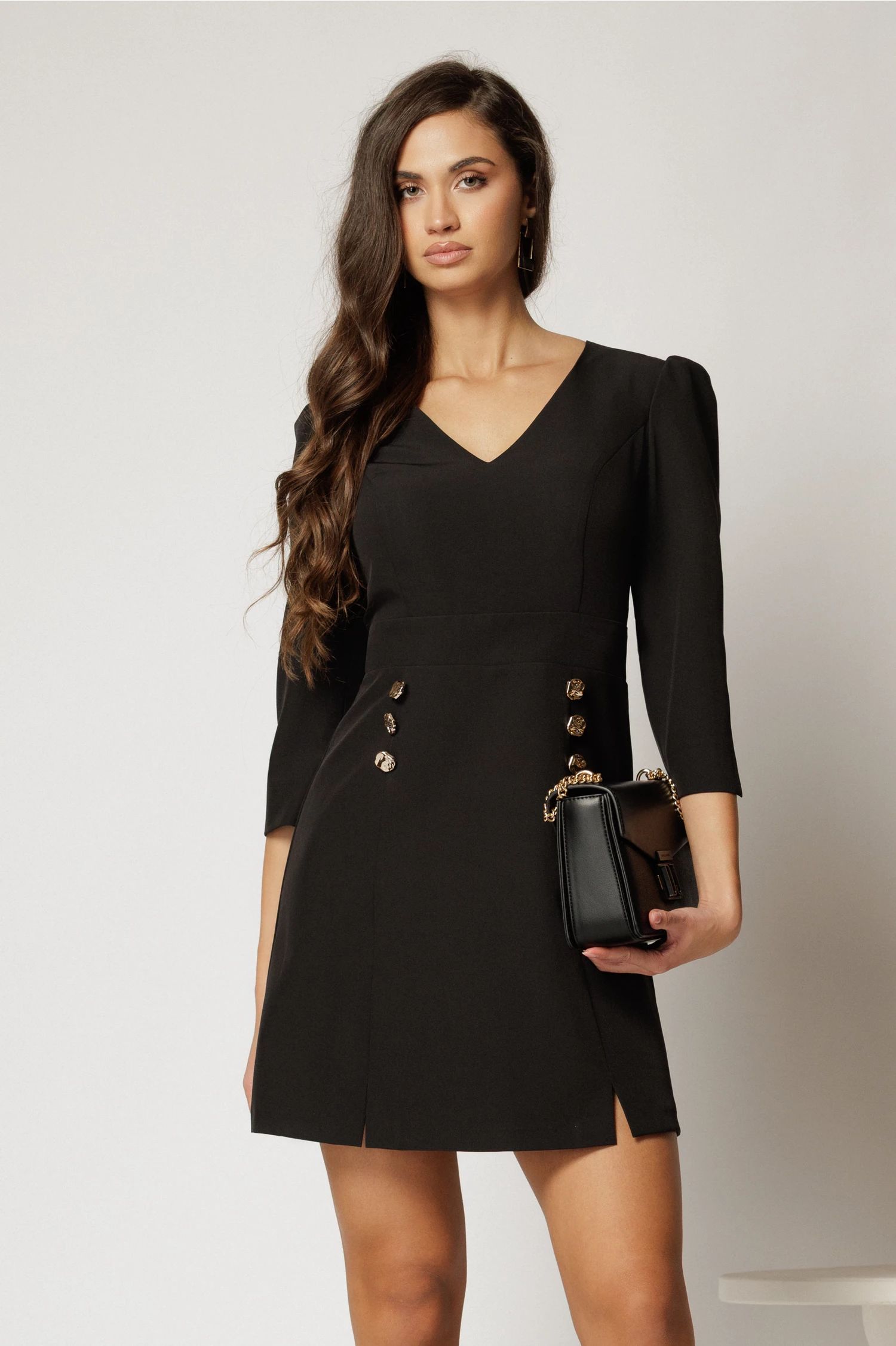 Rochie DY Fashion scurta neagra cu decolteu V si nasturi decorativi pe fusta