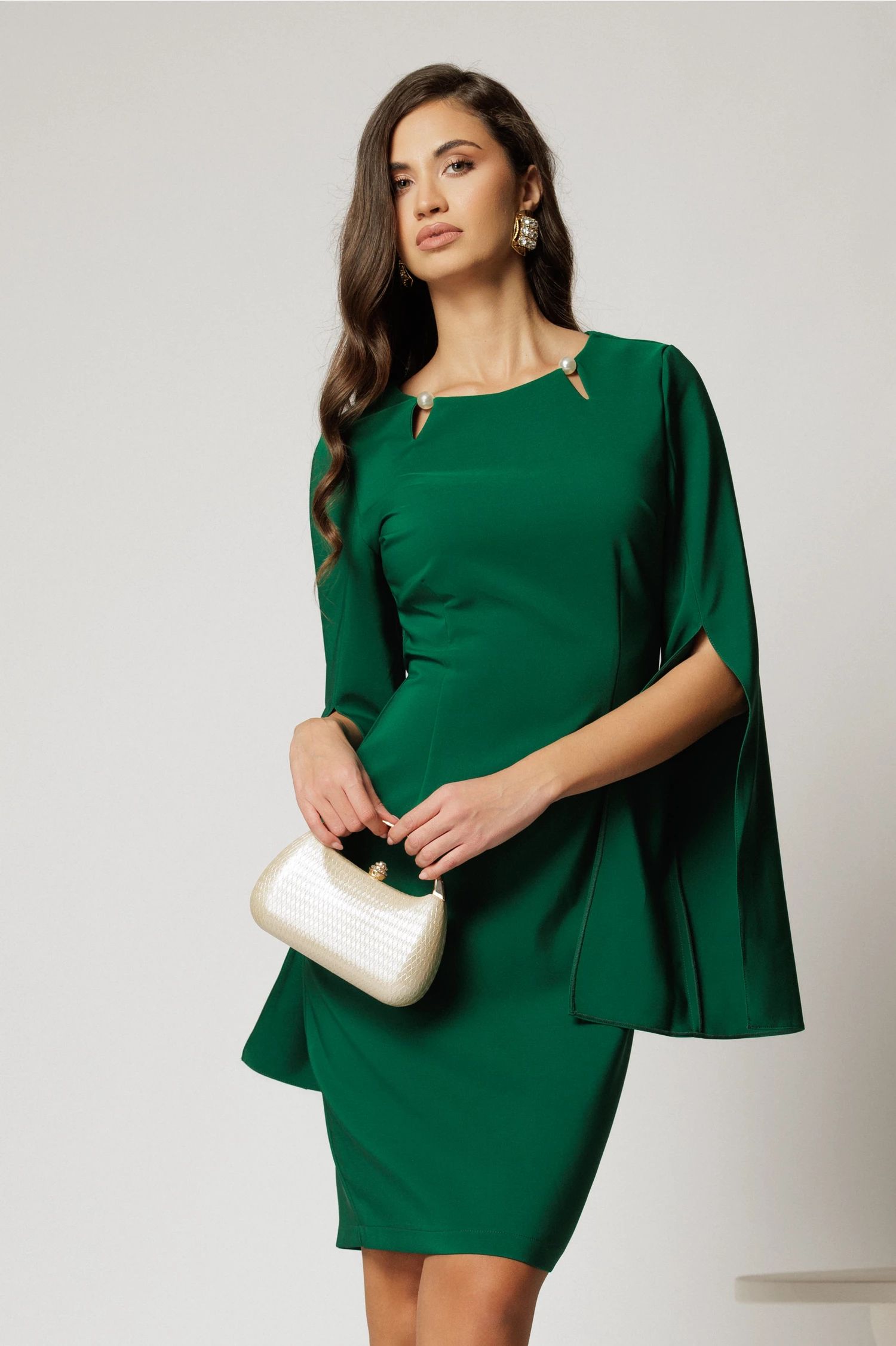 Rochie DY Fashion scurta verde cu maneci crapate si perle la decolteu