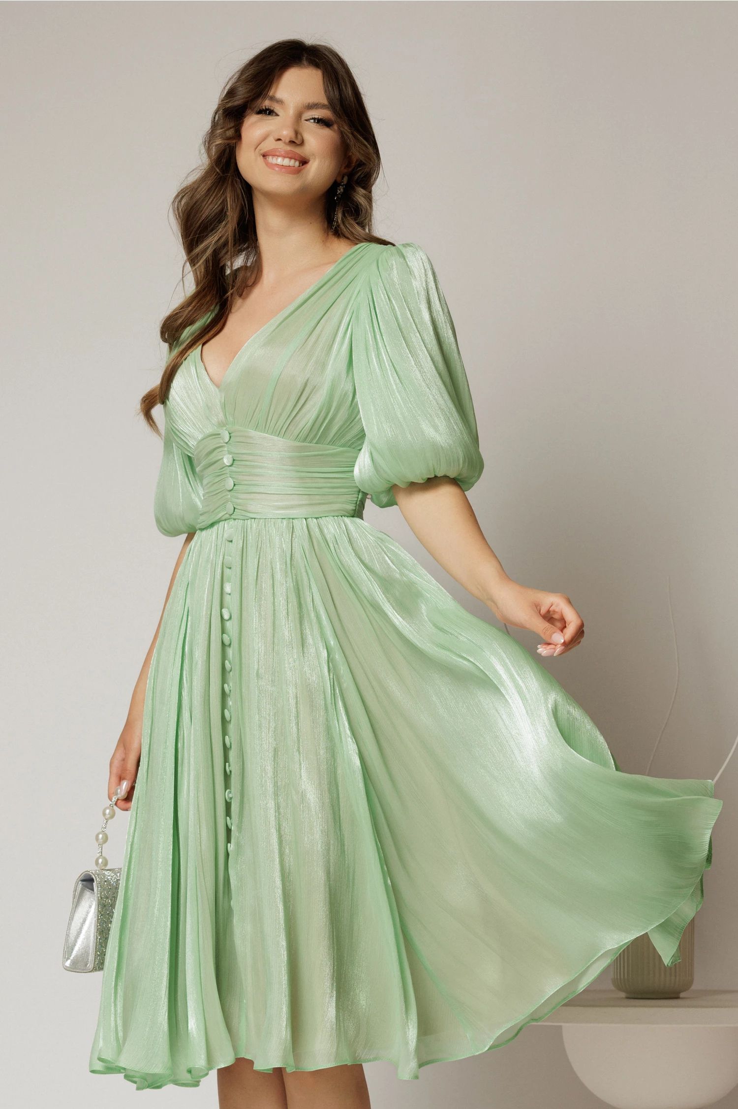 Rochie DY Fashion verde fistic cu decolteu adanc si nasturi din voal peliculizat