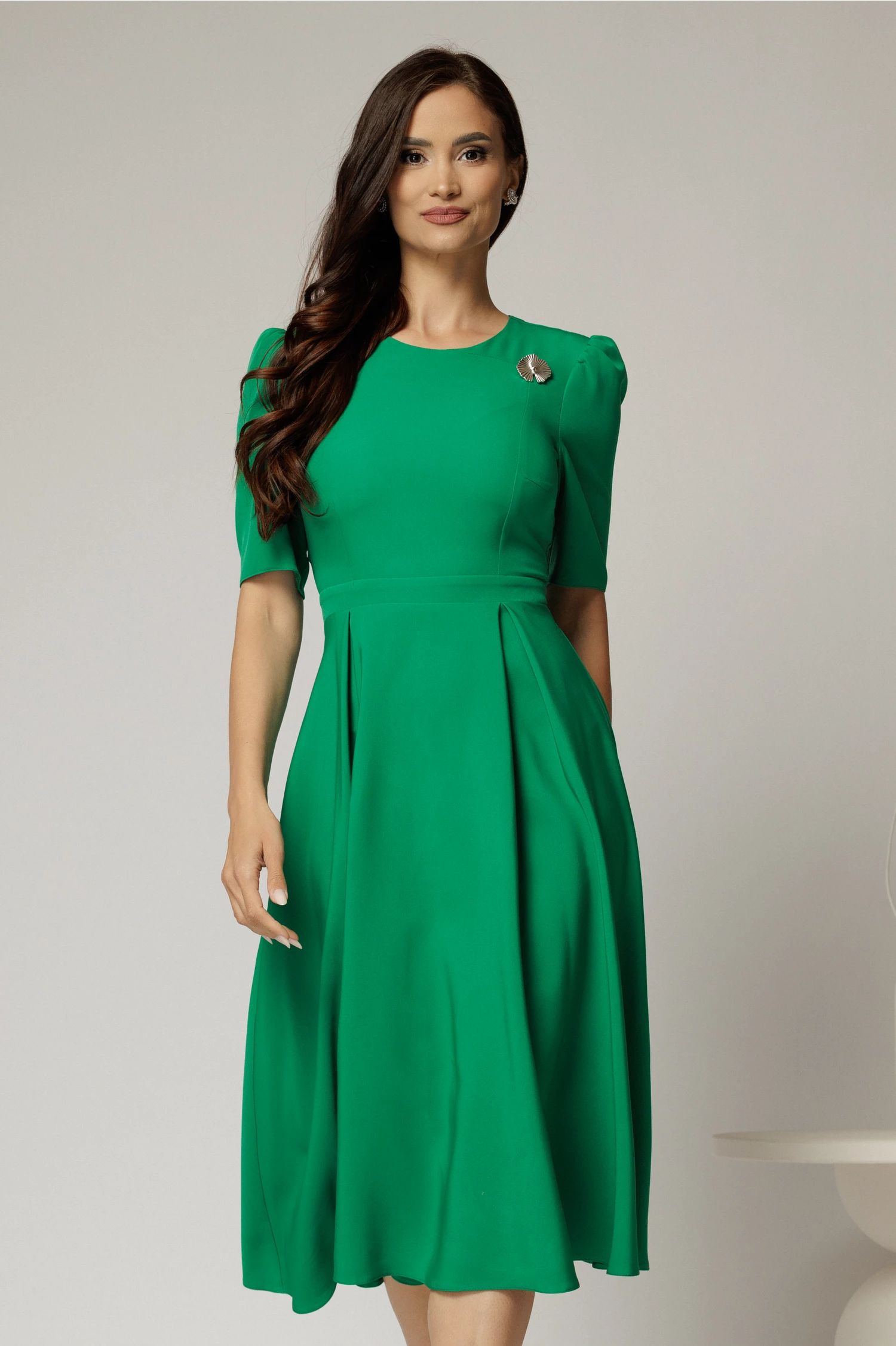 Rochie DY Fashion verde midi cu pliuri pe fusta si design cu detaliu la bust