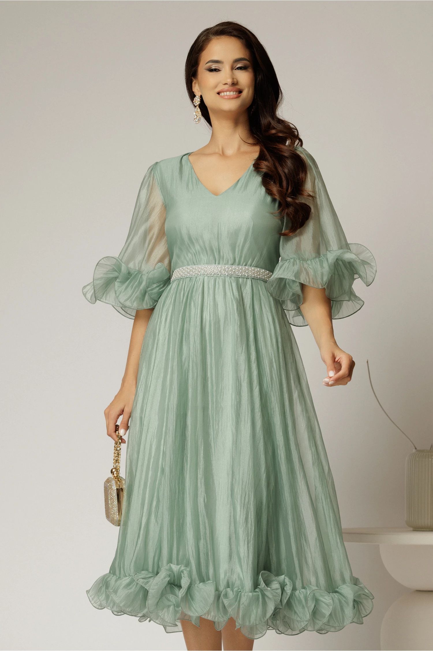 Rochie DY Fashion verde mint din voal creponat cu volanase si decolteu in V