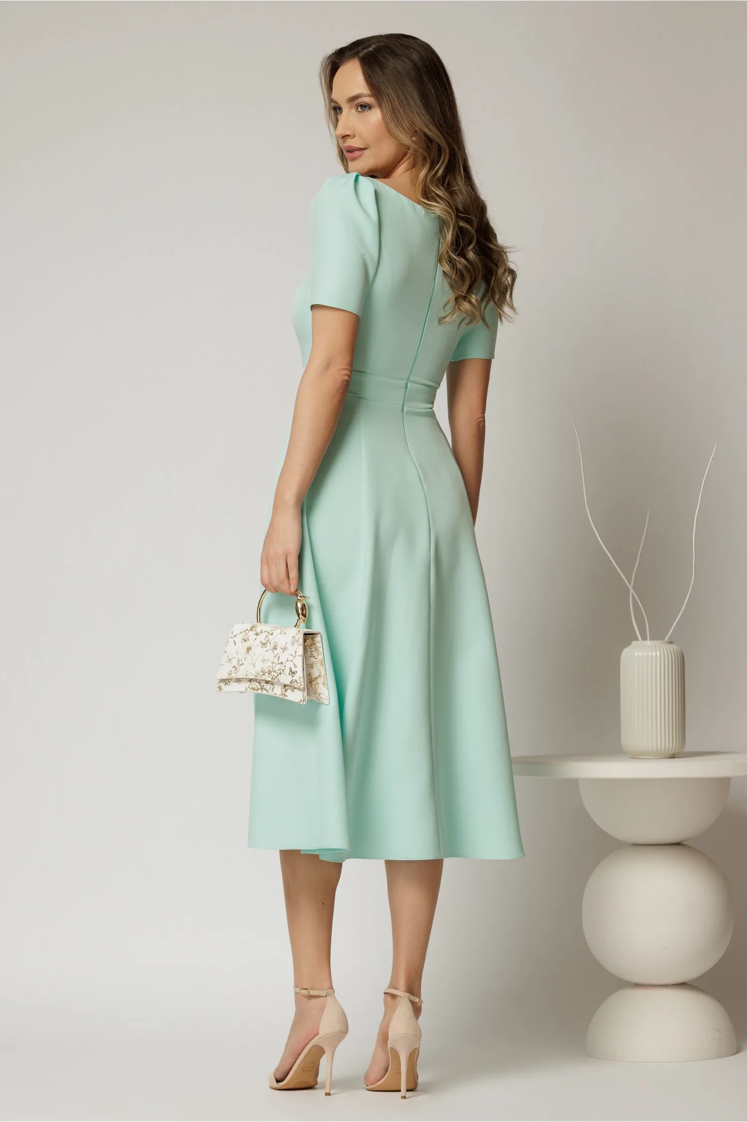 Rochie DY Fashion verde mint midi cu detaliu talie si decupaj la decolteu 2