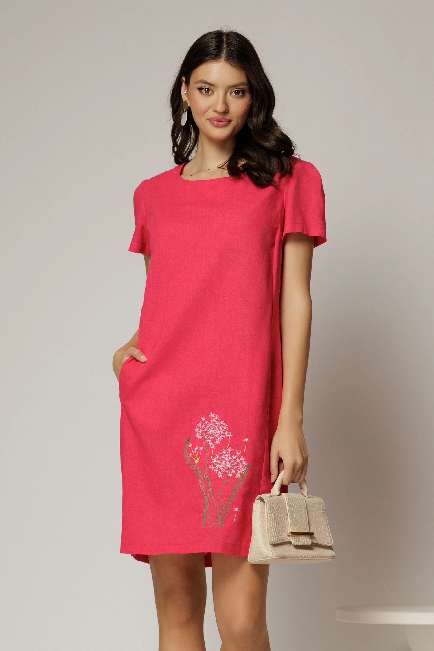 Rochie fucsia din in cu flori brodate si croi drept