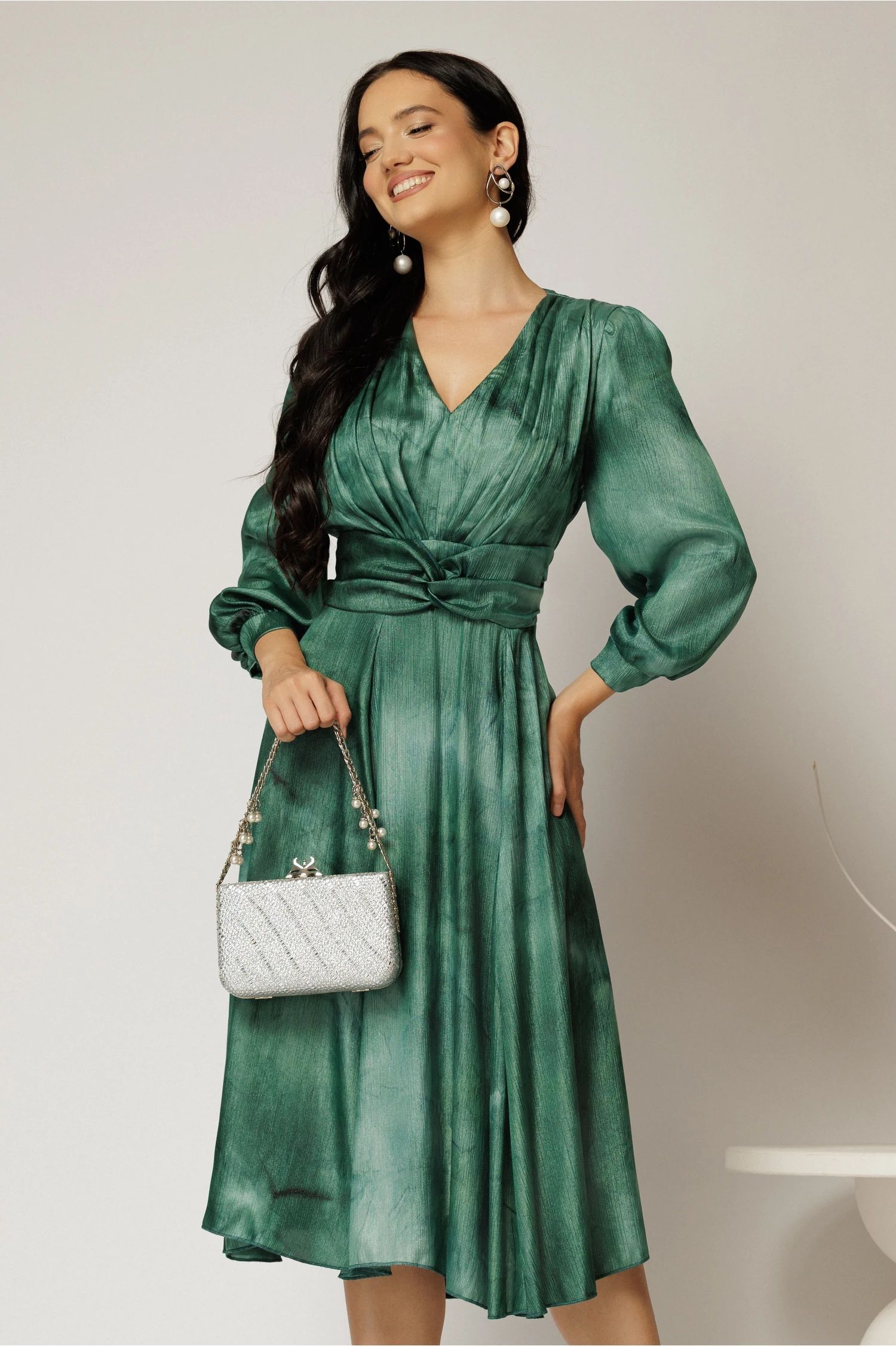 Rochie Gina midi verde din voal cu sidef in clos