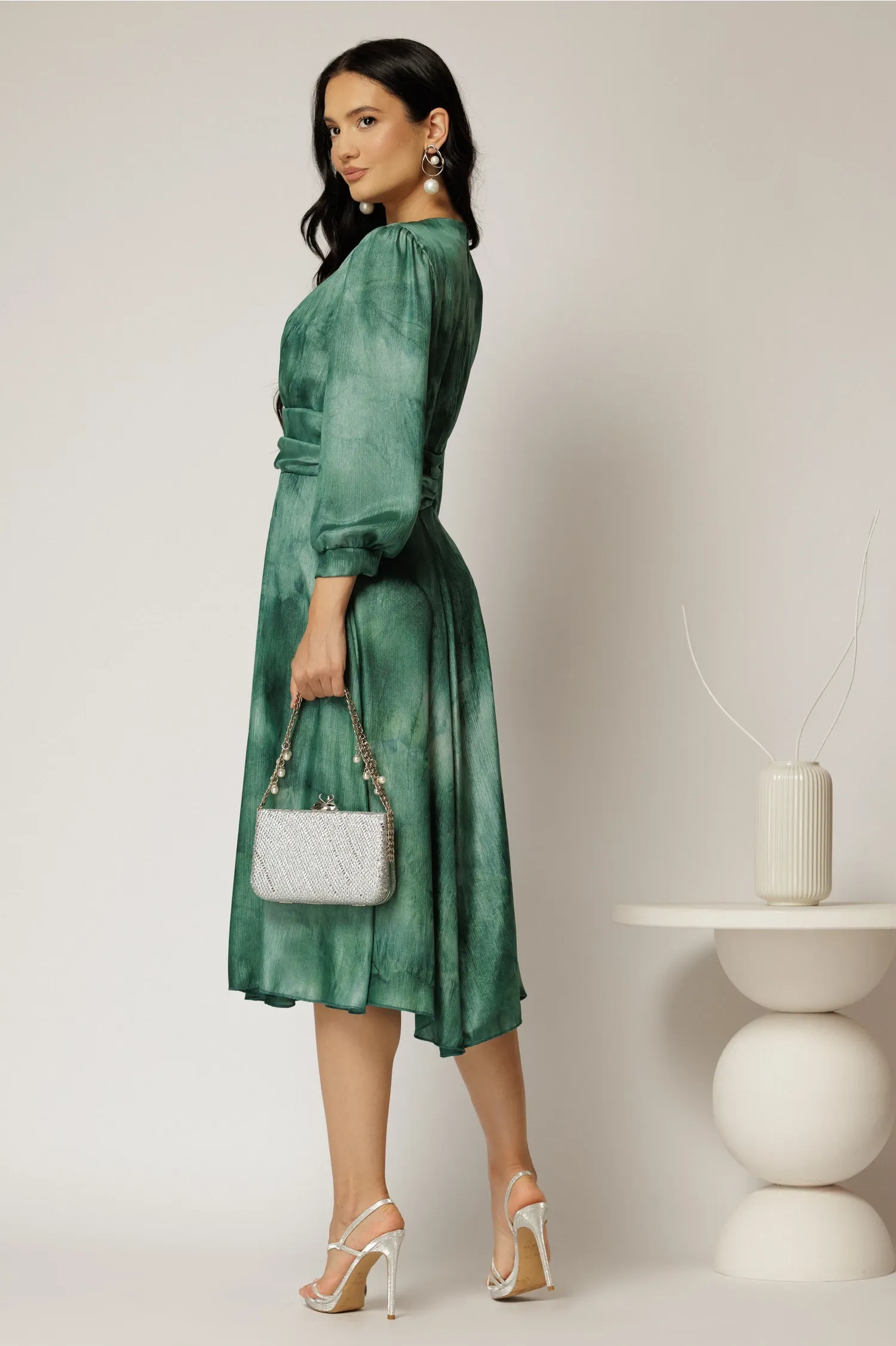 Rochie Gina midi verde din voal cu sidef in clos 2