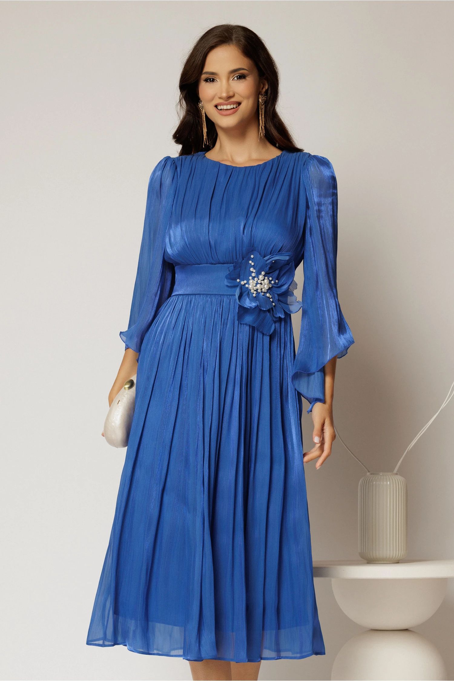 Rochie midi albastra de ocazie din voal peliculizat cu perle pe talie