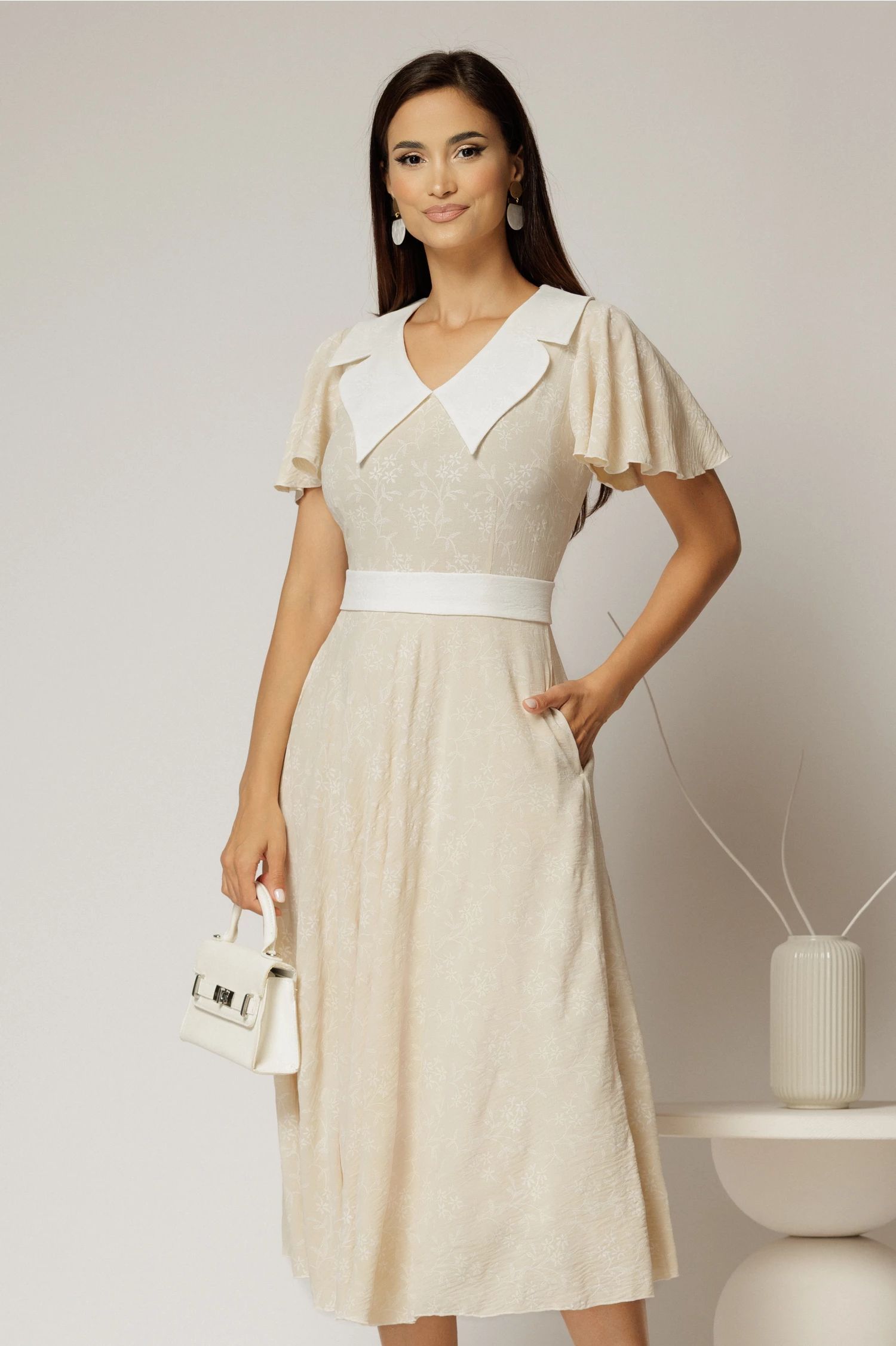 Rochie midi bej cu floricele brodate si guler alb