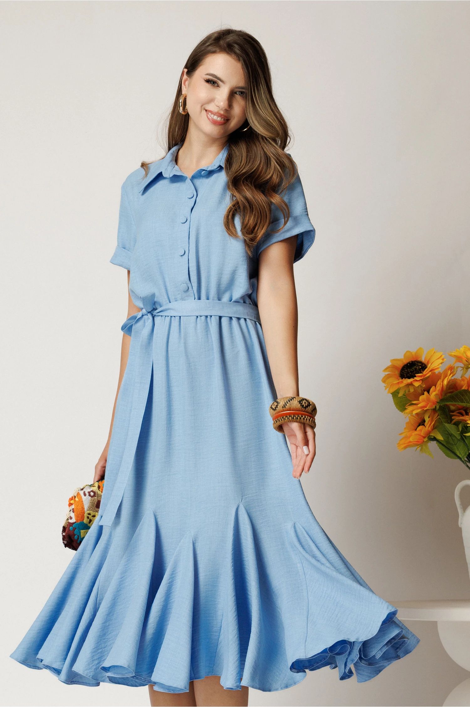 Rochie midi bleu din viscoza in clos cu nasturi si cordon