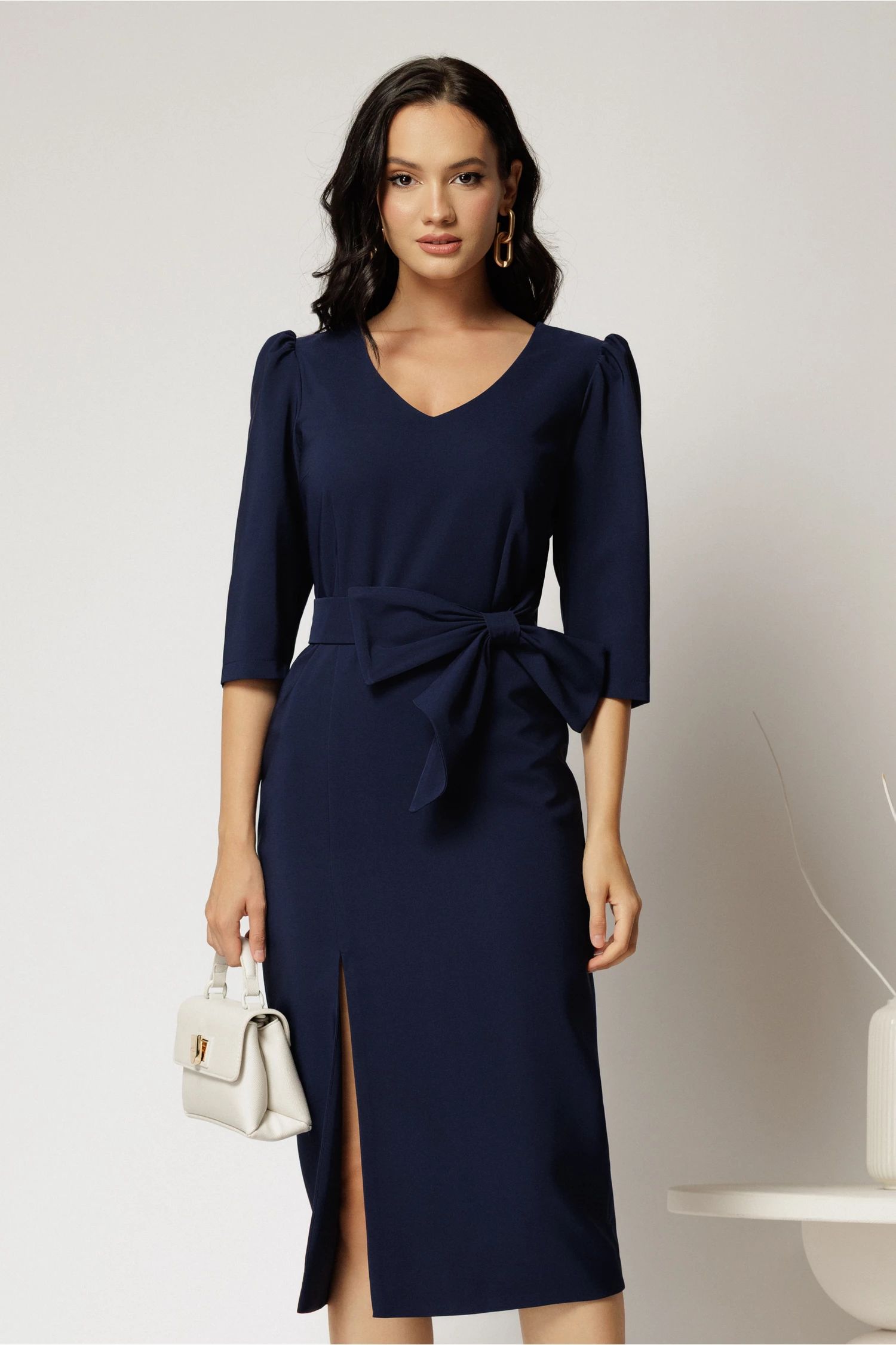 Rochie midi bleumarin conica cu slit si funda ampla detasabila pe talie