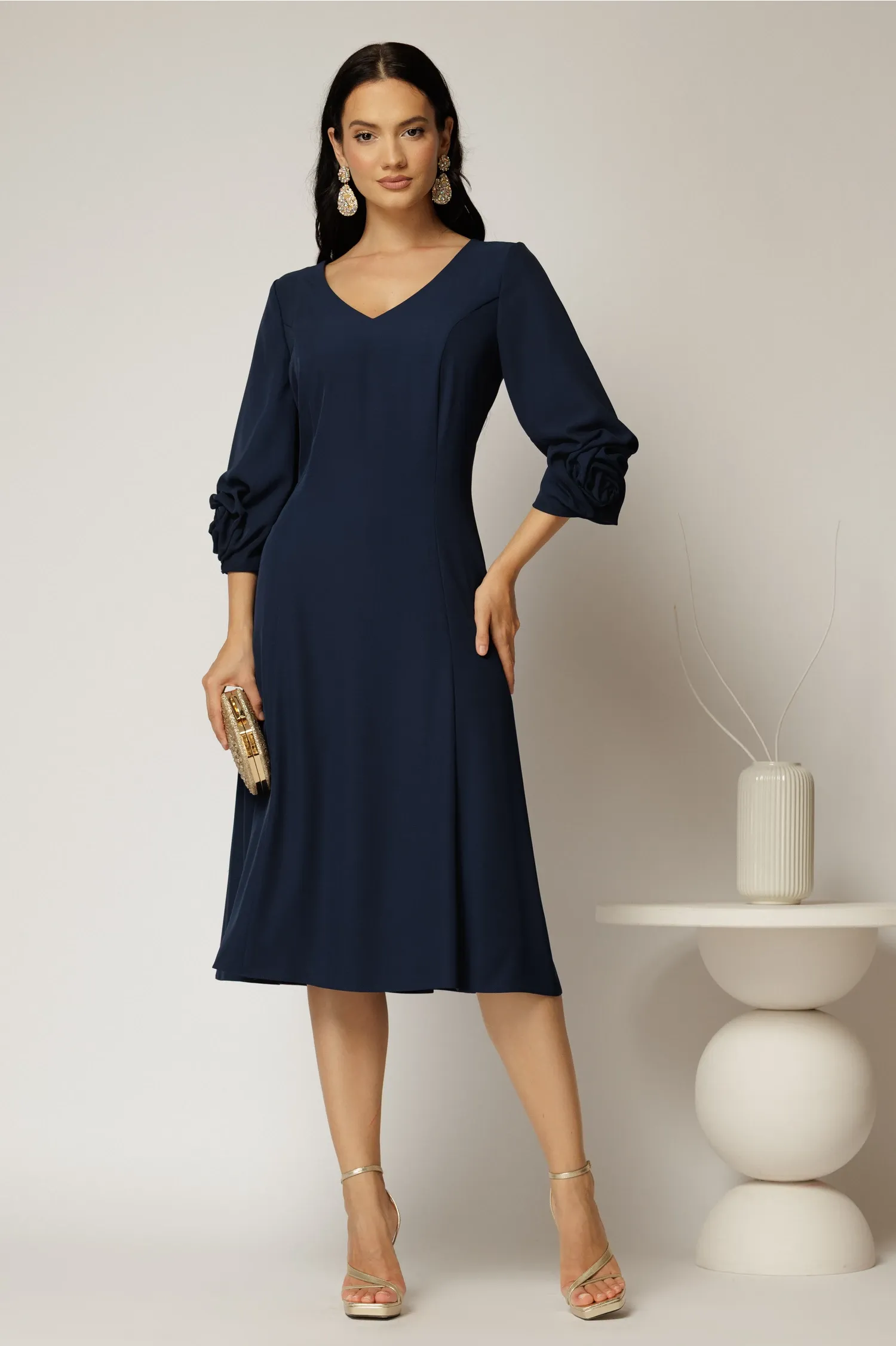 Rochie midi bleumarin din triplu voal cu trandafiri la maneci si decolteu V 3