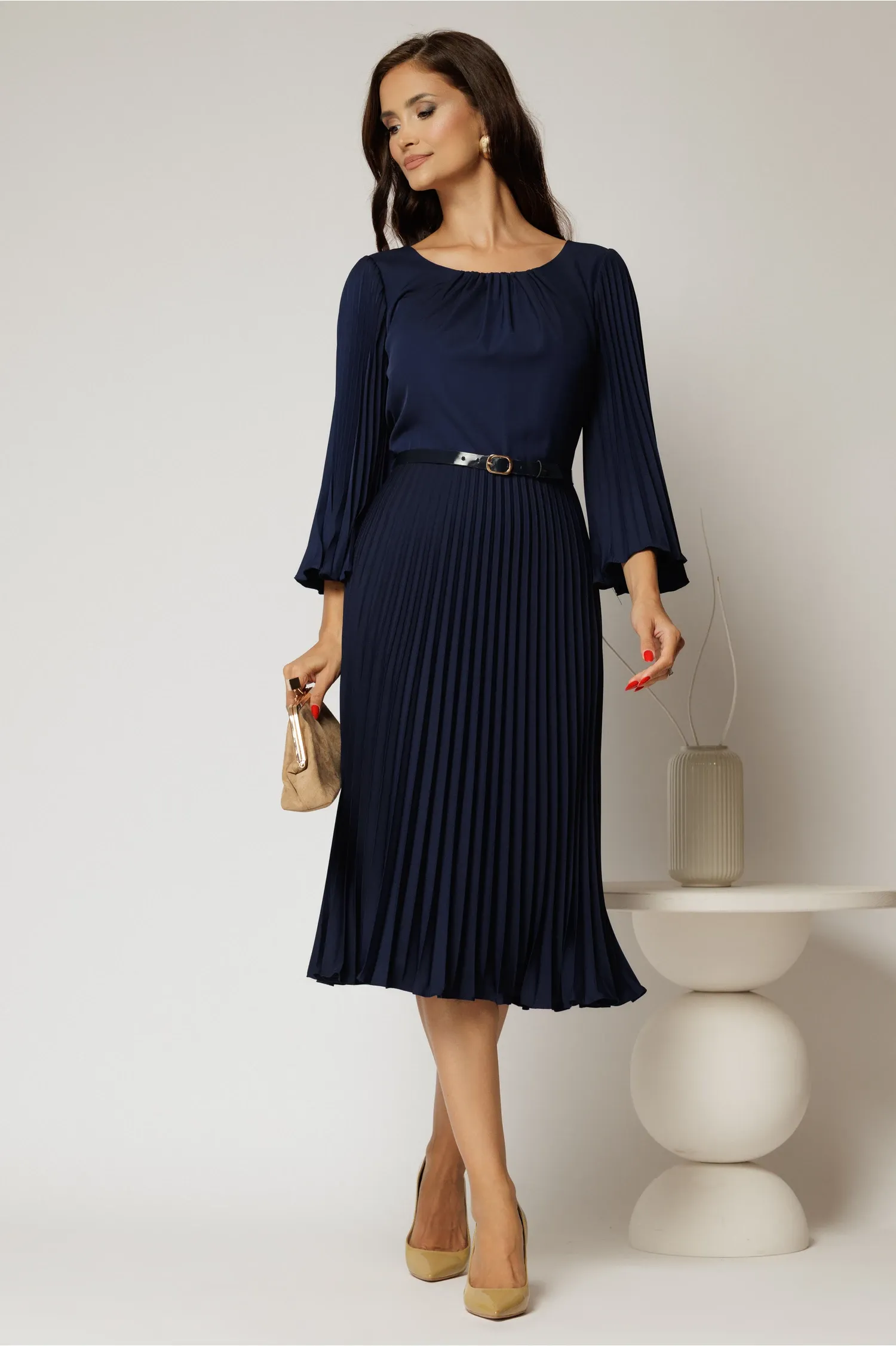 Rochie midi bleumarin plisata cu croi clos si decolteu rotund cu pliuri 3