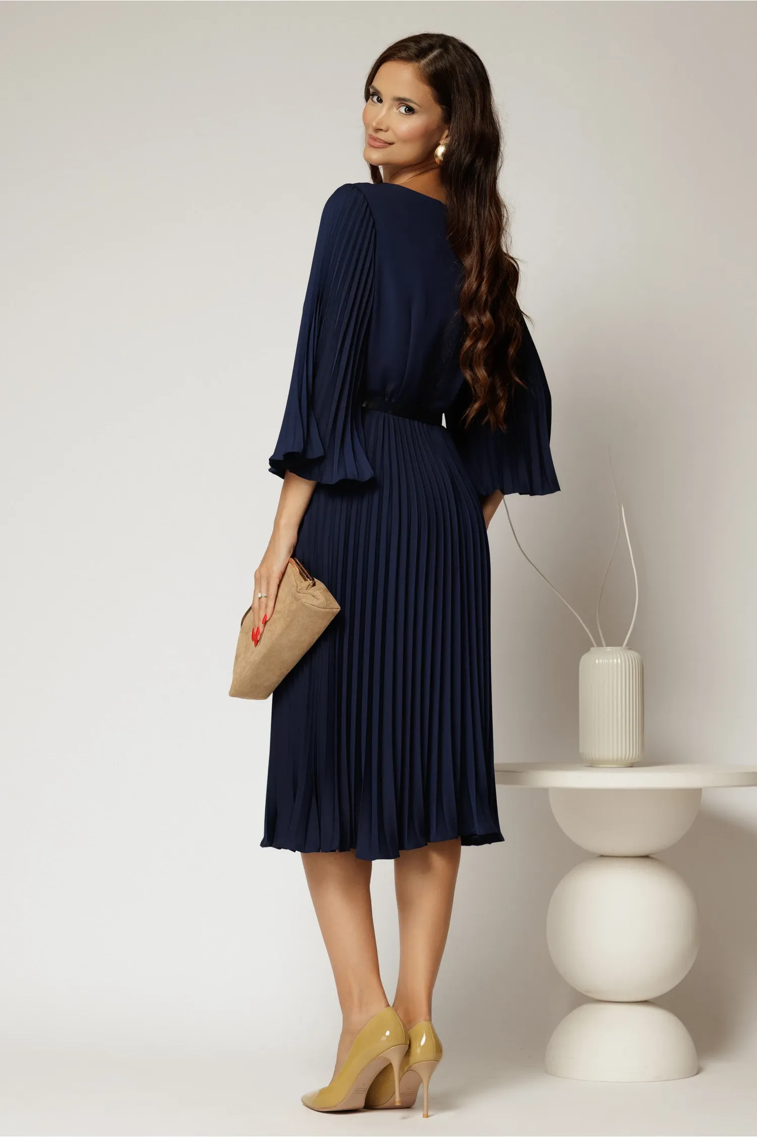 Rochie midi bleumarin plisata cu croi clos si decolteu rotund cu pliuri 2