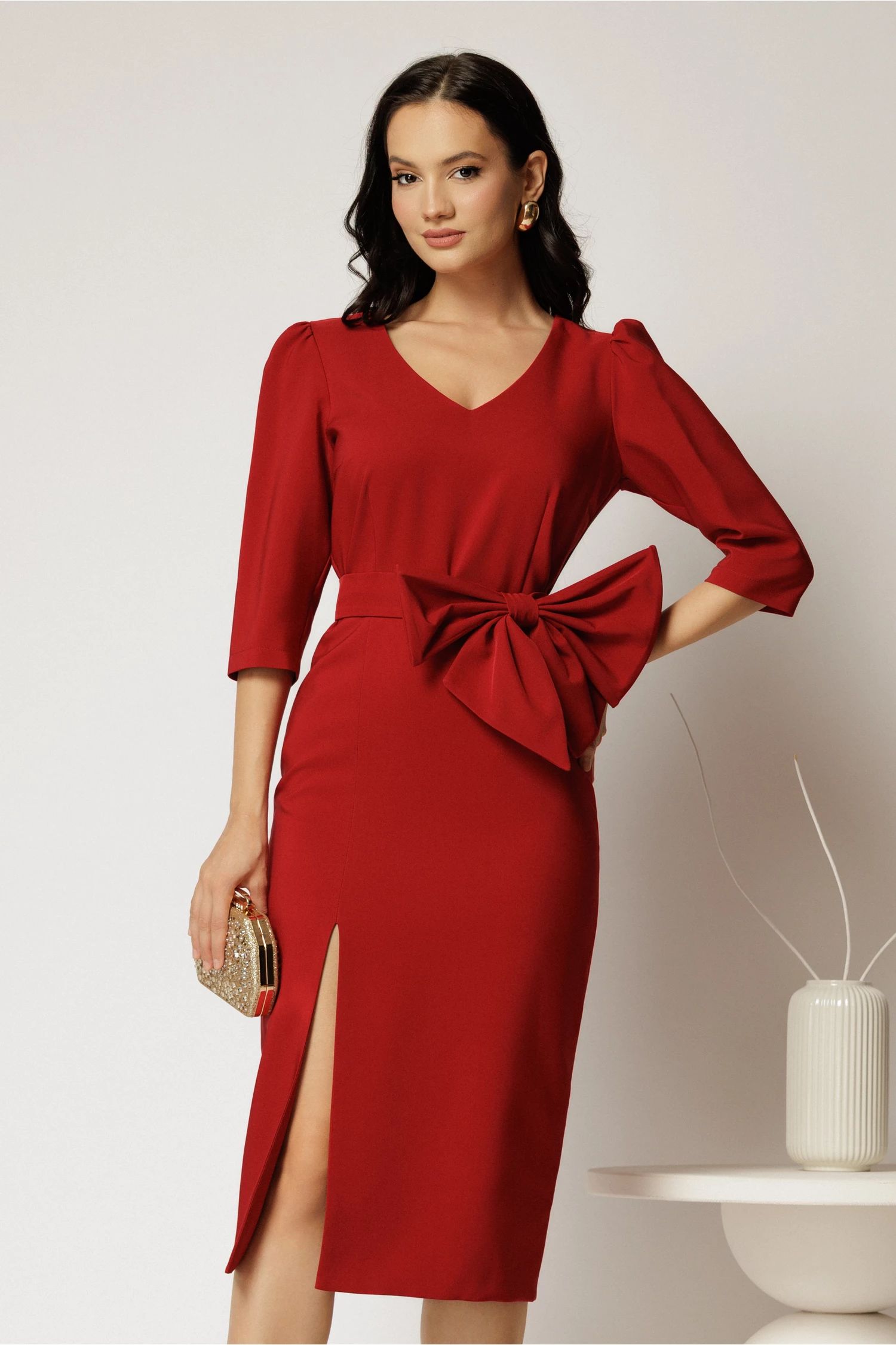Rochie midi bordo conica cu slit si funda ampla detasabila pe talie