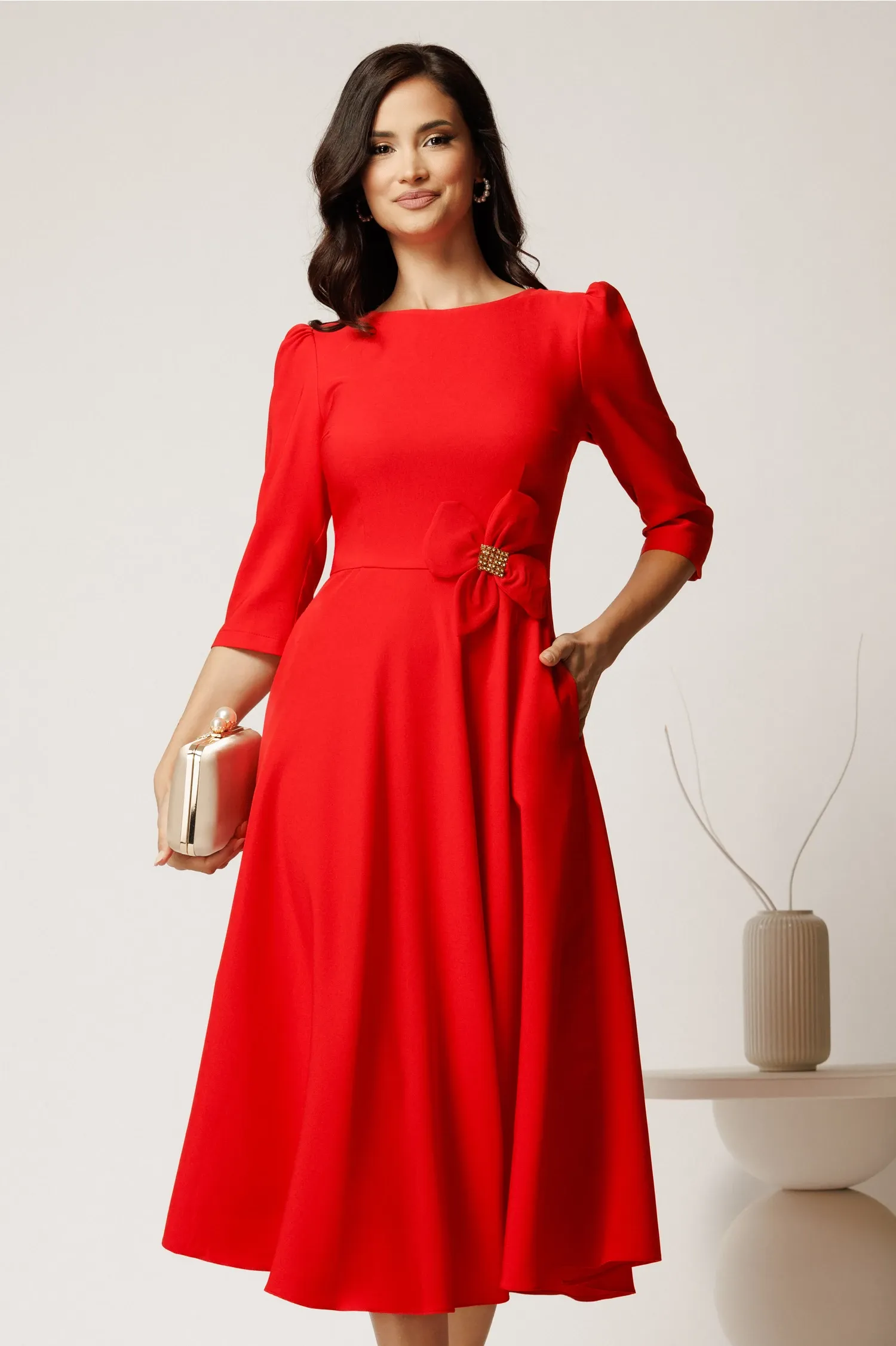 Rochie midi corai din stofa in clos cu floare in talie 1