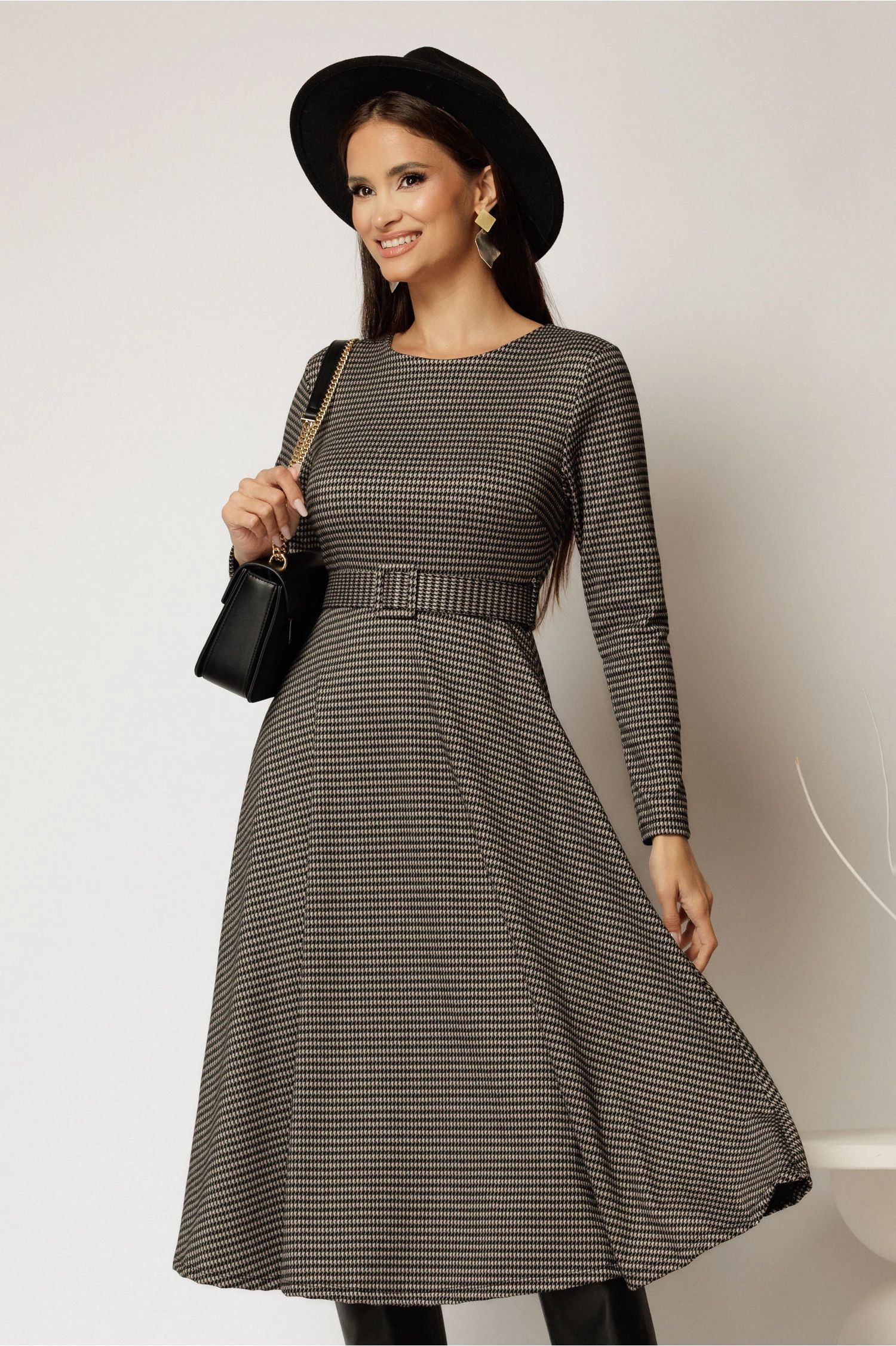 Rochie midi de zi din tricot in carouri gri