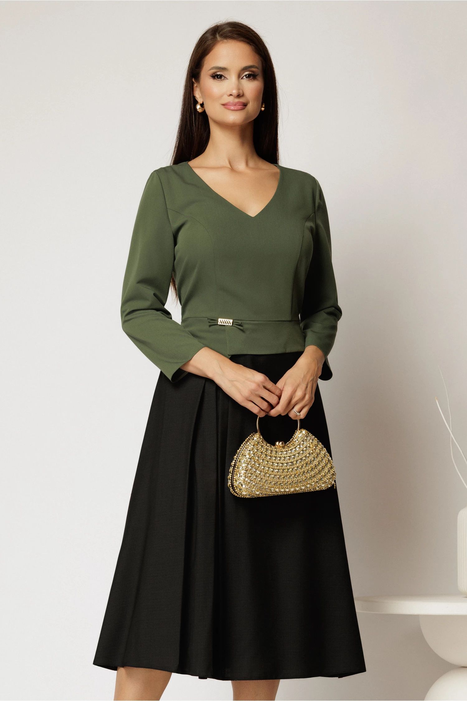 Rochie midi de zi neagra cu bust kaki cu adaos de lana si viscoza