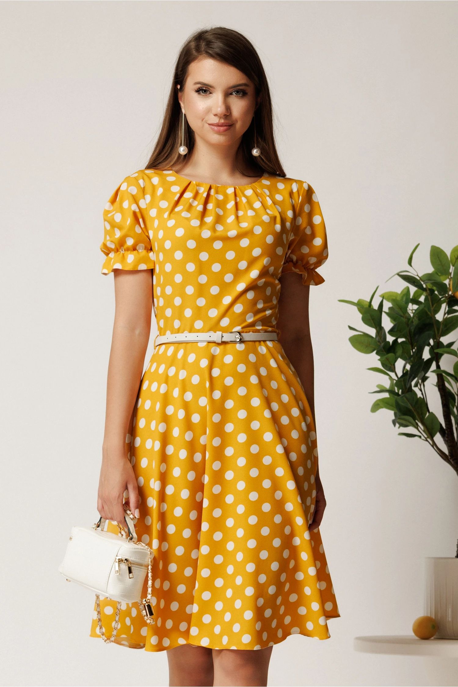 Rochie midi galbena din viscoza in clos cu buline si curea in talie