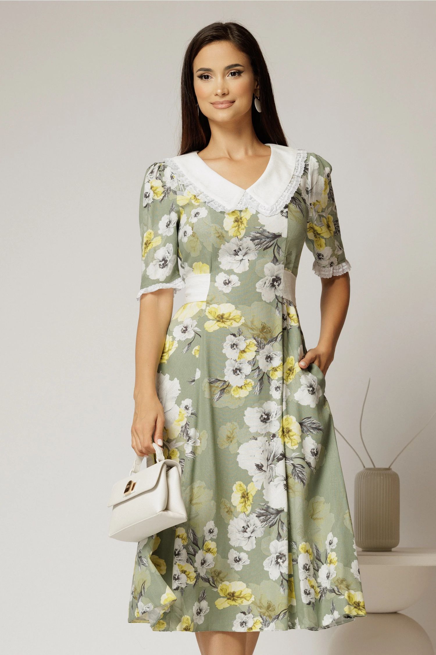 Rochie midi kaki din vascoza cu imprimeu floral si guler alb brodat