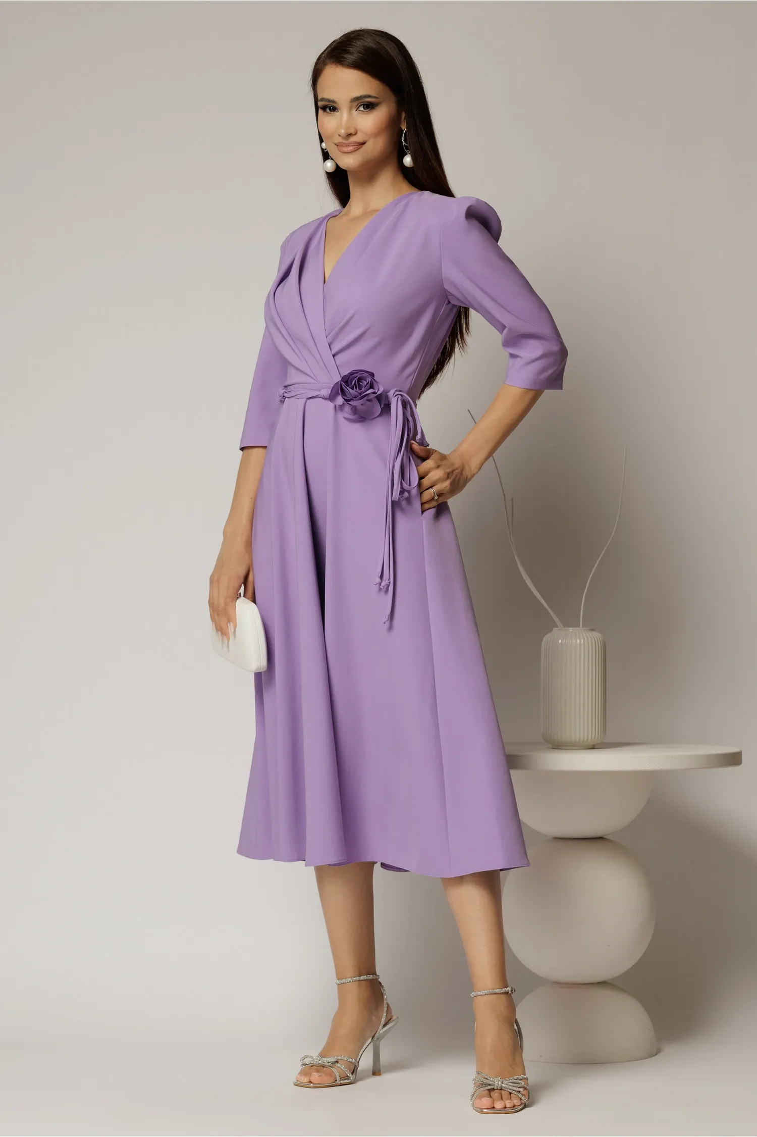 Rochie midi lila din stofa in clos cu floare in talie 3