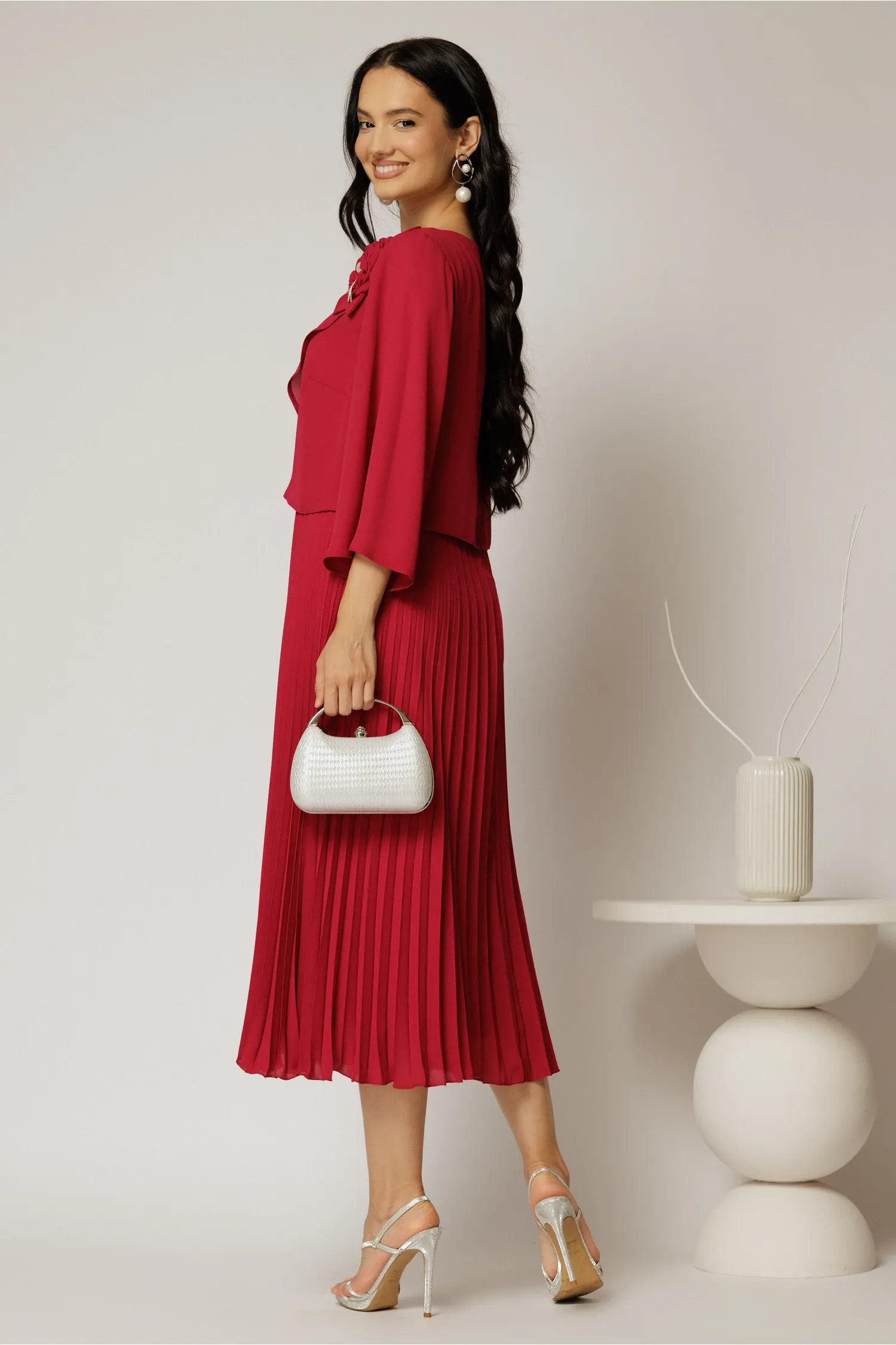 Rochie midi magenta de ocazie cu fusta clos plisata si detaliu la bust 2