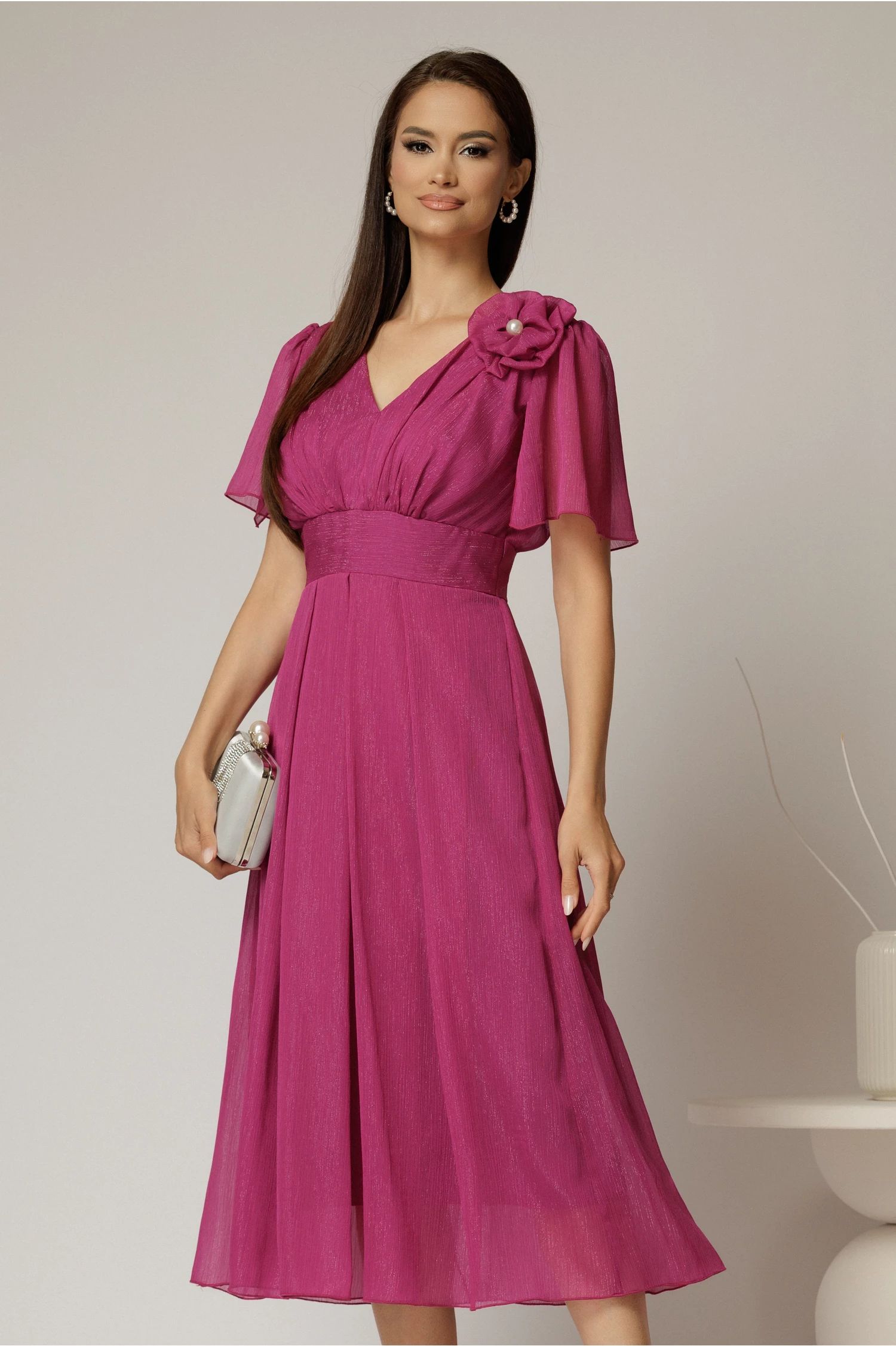 Rochie midi magenta din voal cu fir lurex si floare la umar