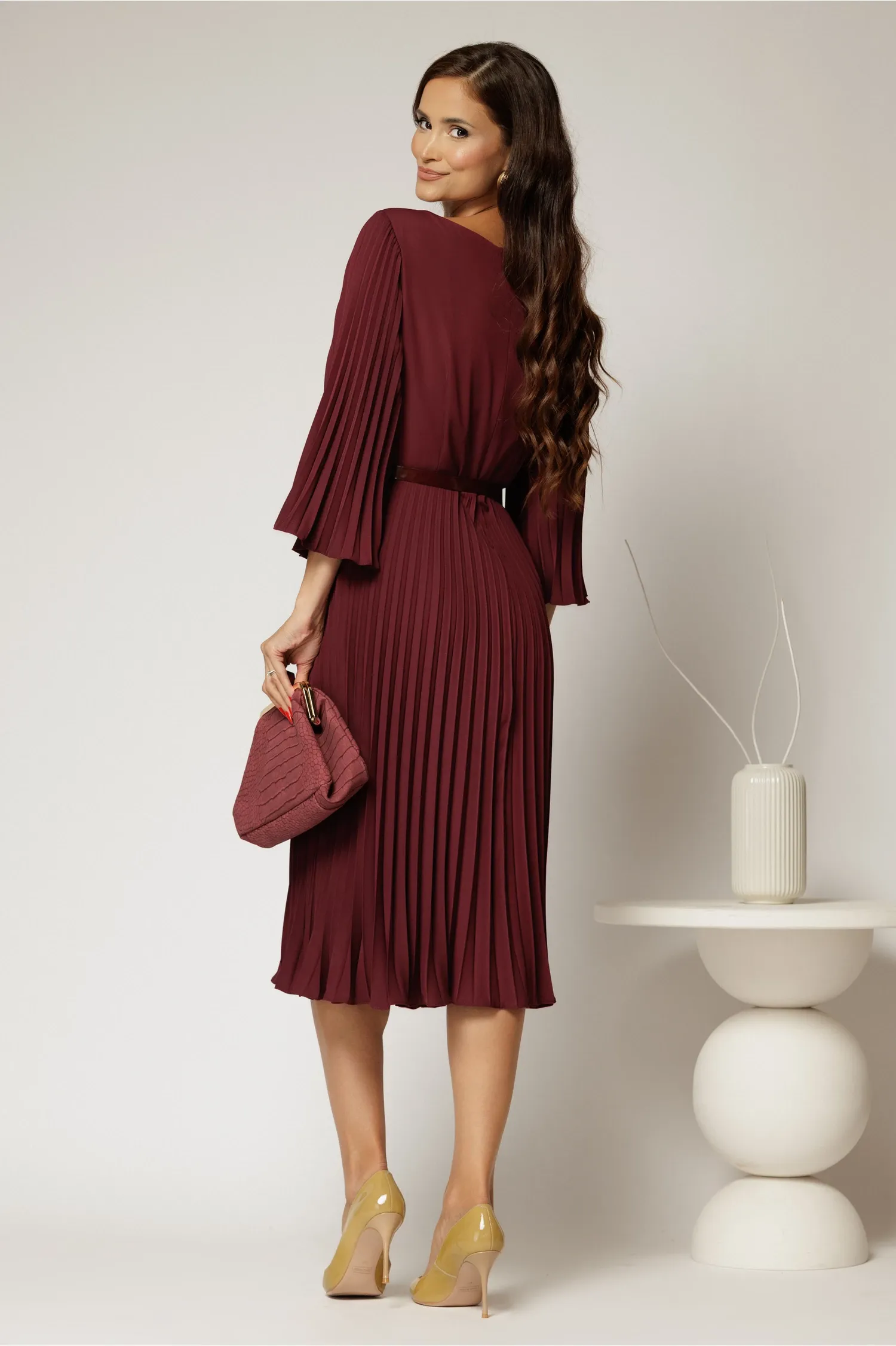 Rochie midi magenta plisata cu croi clos si decolteu rotund cu pliuri 2
