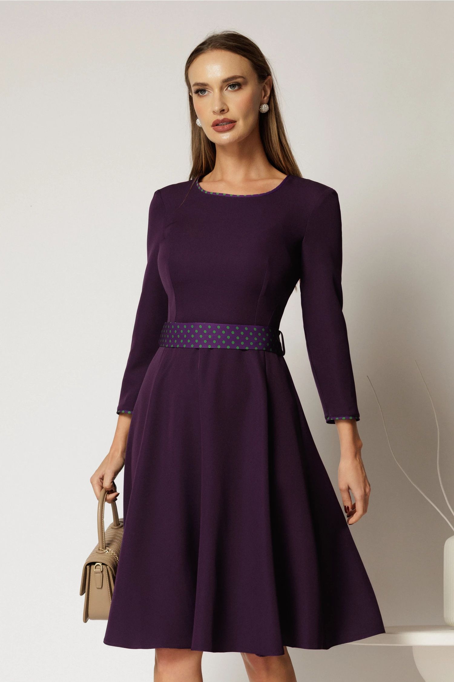 Rochie midi mov cu buline mici verzi pe cordon