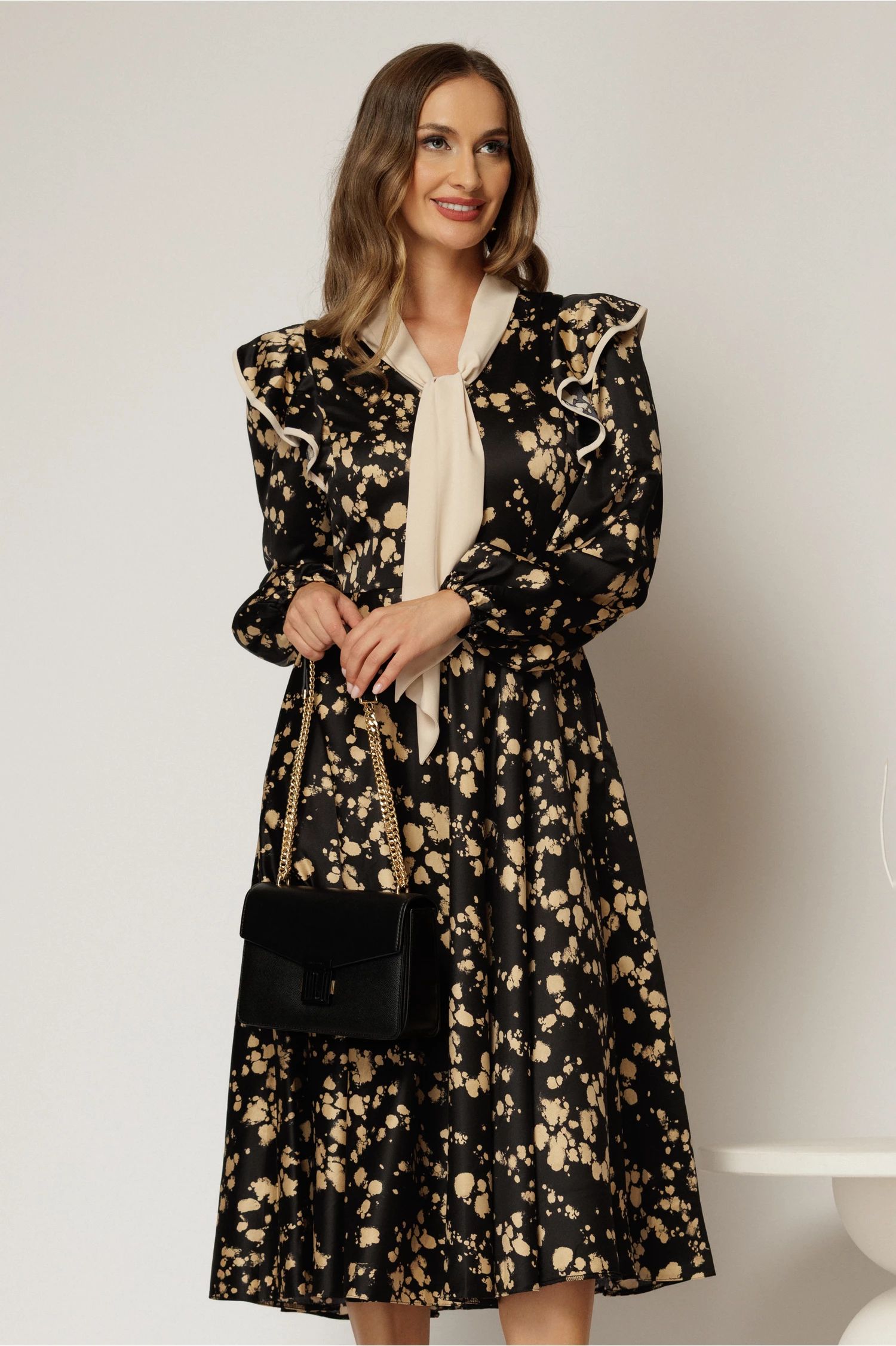 Rochie midi neagra cu imprimeuri bej si guler tip esarfa